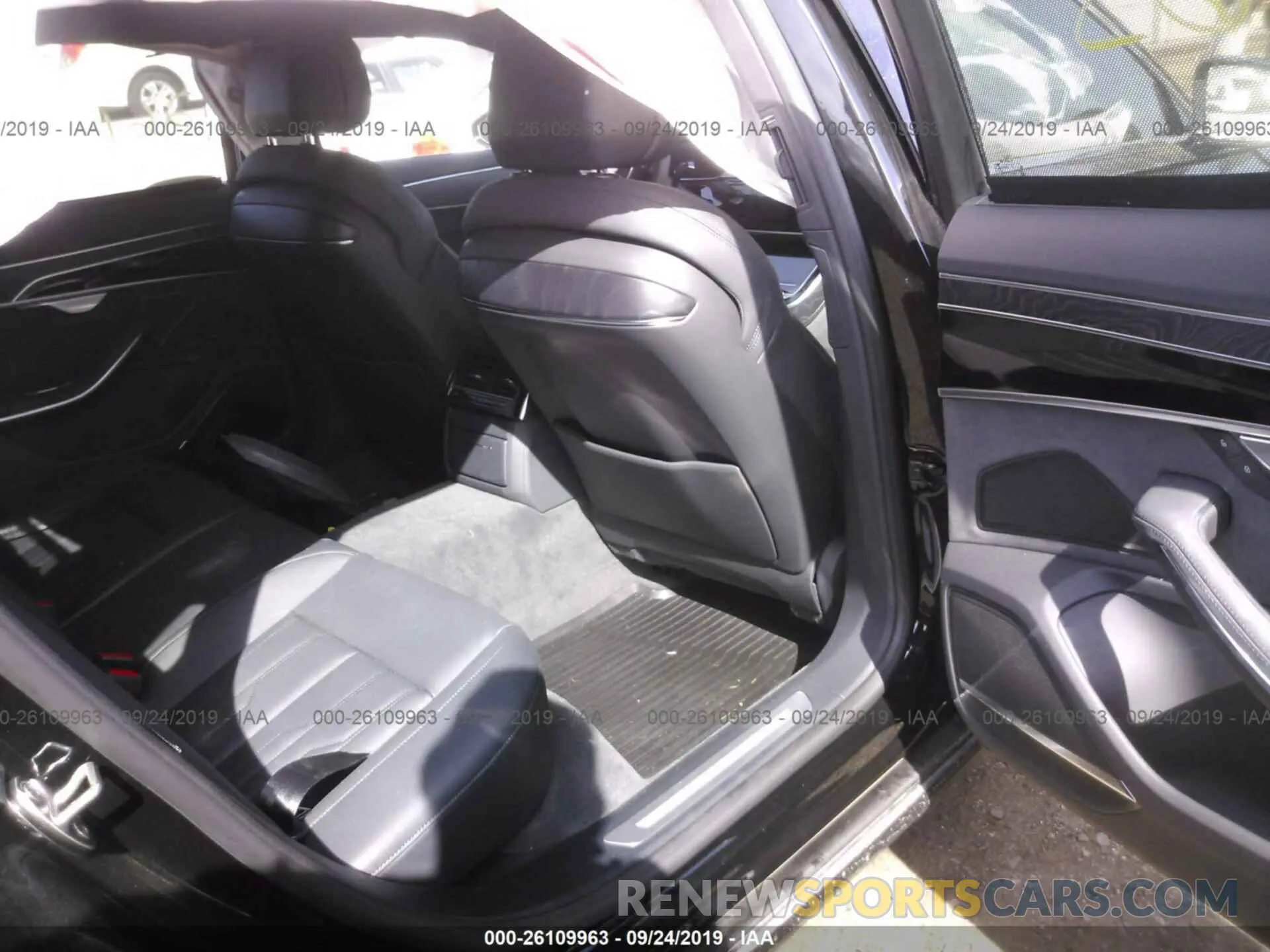 8 fotografías del automóvil dañado WAU8DAF85KN012836 AUDI A8 2019