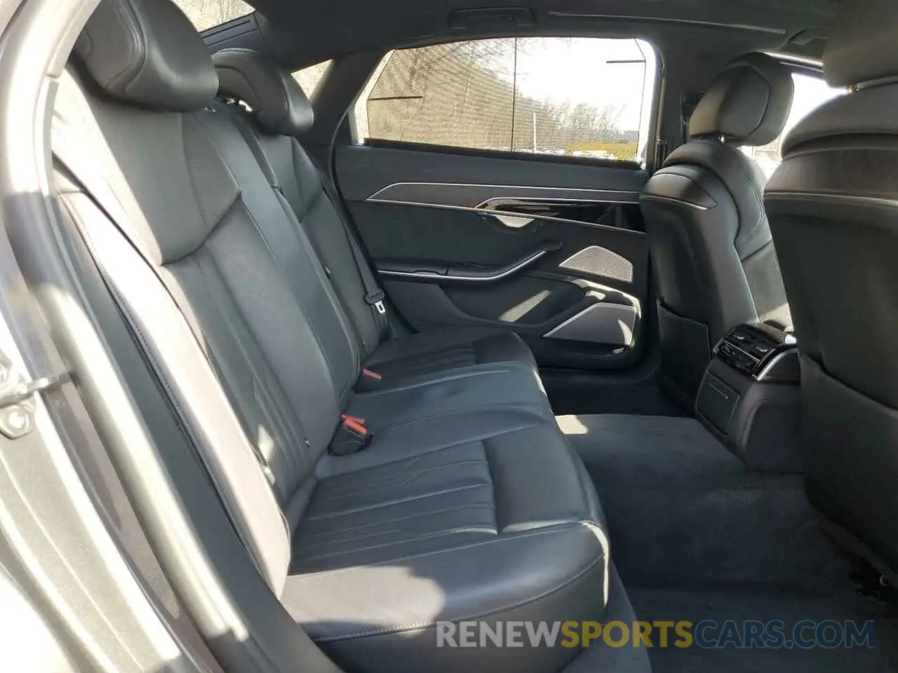 10 fotografías del automóvil dañado WAU8DAF86KN005264 AUDI A8 2019