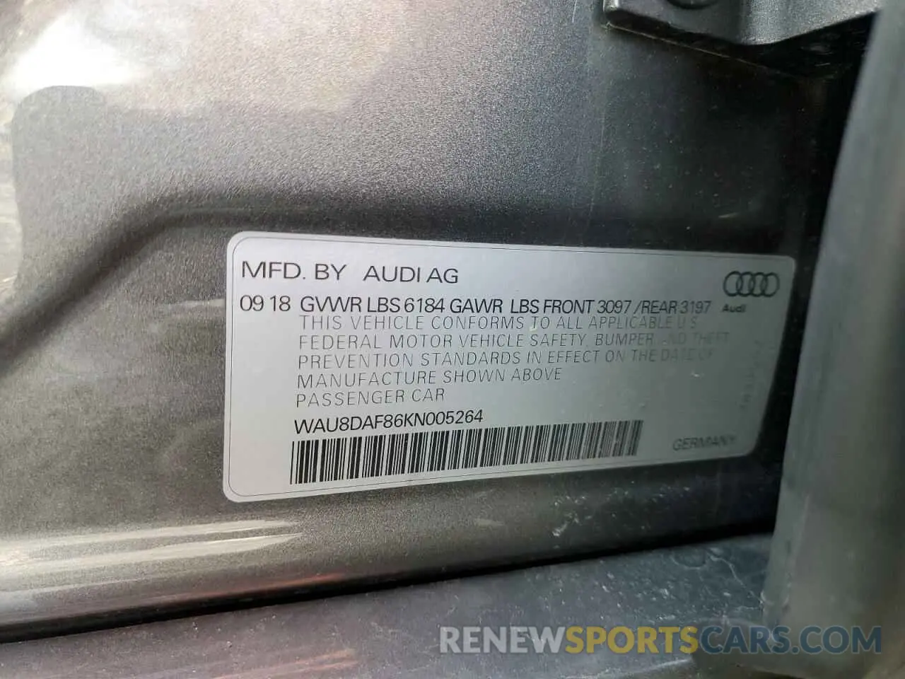 12 fotografías del automóvil dañado WAU8DAF86KN005264 AUDI A8 2019