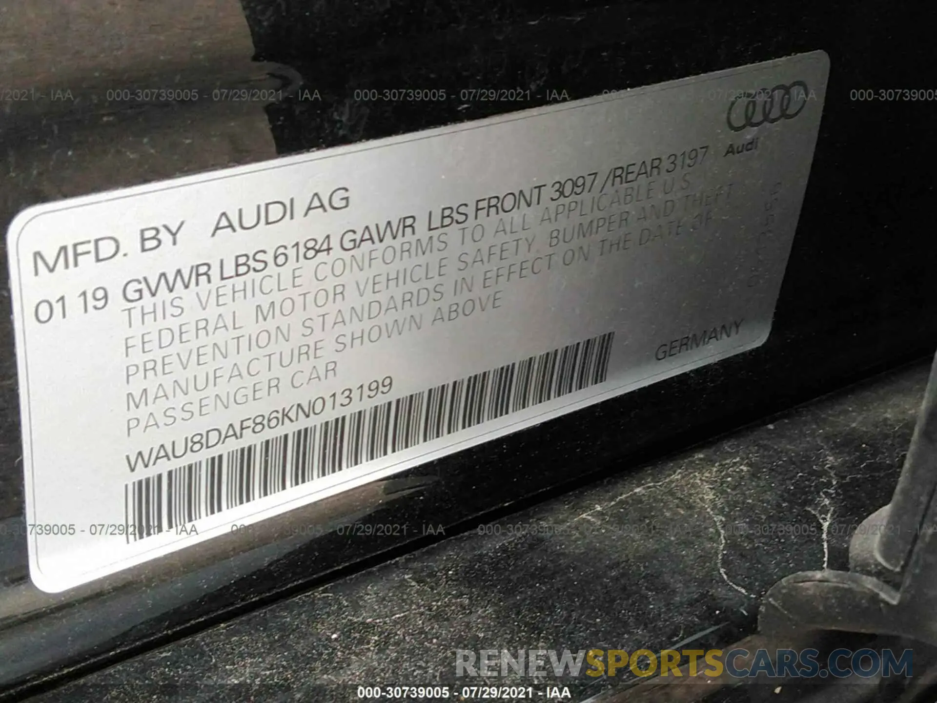 9 fotografías del automóvil dañado WAU8DAF86KN013199 AUDI A8 2019