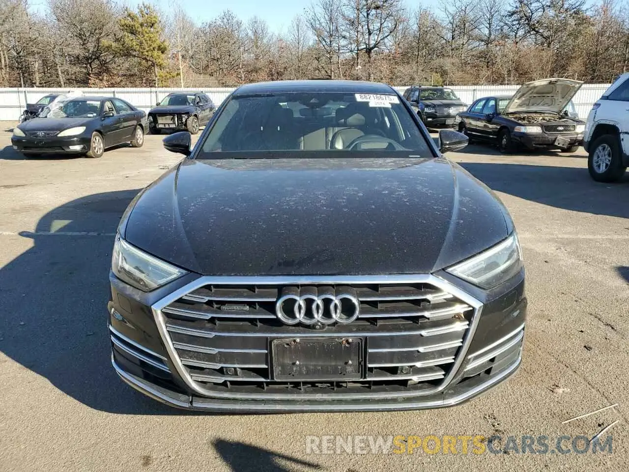 5 fotografías del automóvil dañado WAU8DAF87KN004768 AUDI A8 2019