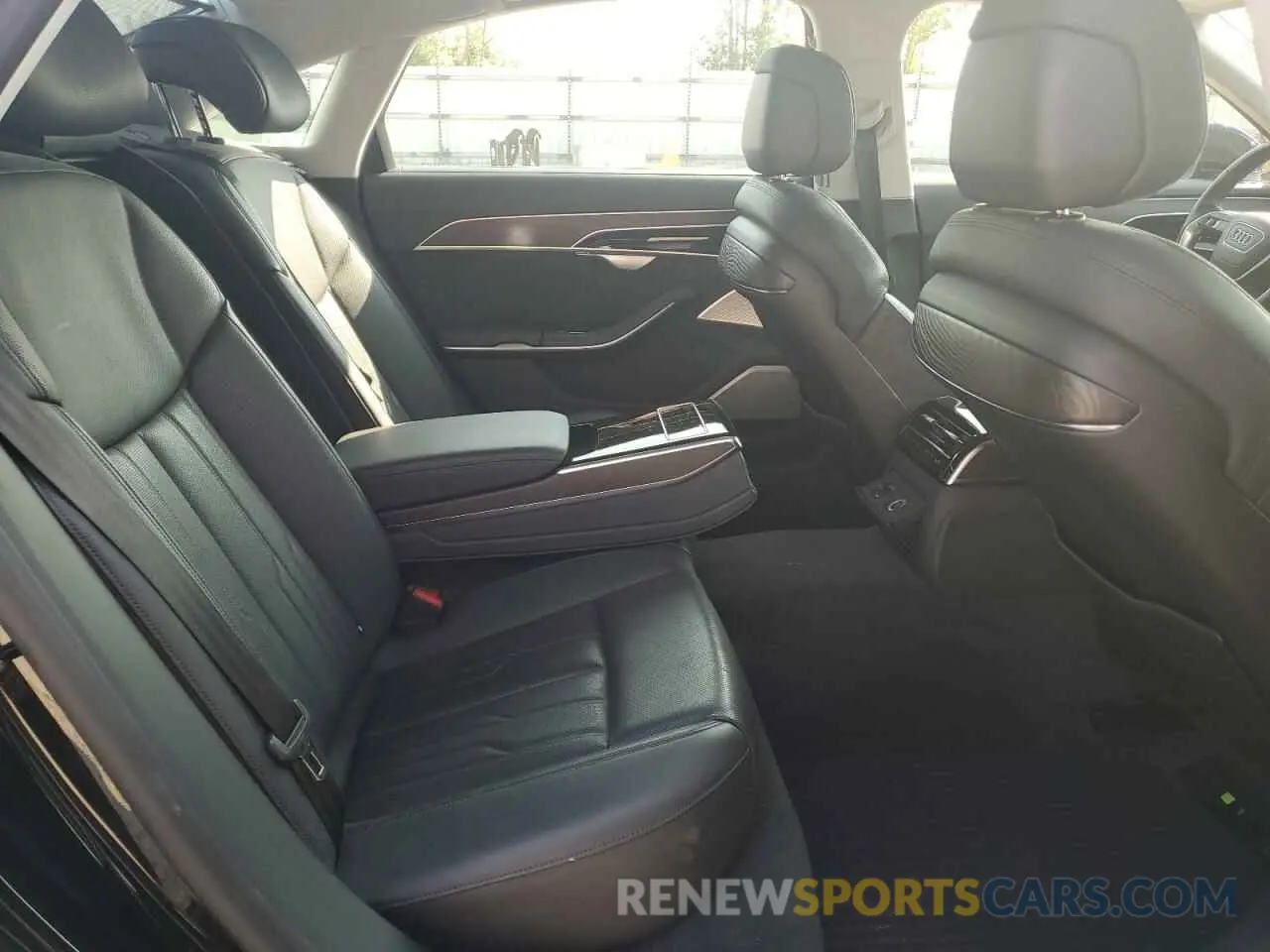 10 fotografías del automóvil dañado WAU8DAF88KN005671 AUDI A8 2019