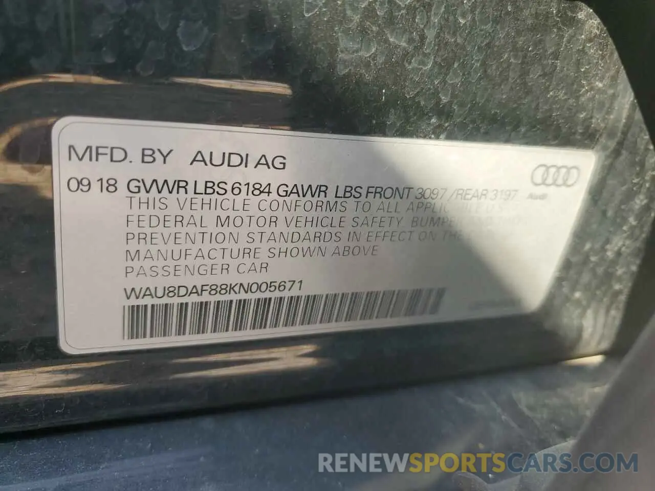 12 fotografías del automóvil dañado WAU8DAF88KN005671 AUDI A8 2019