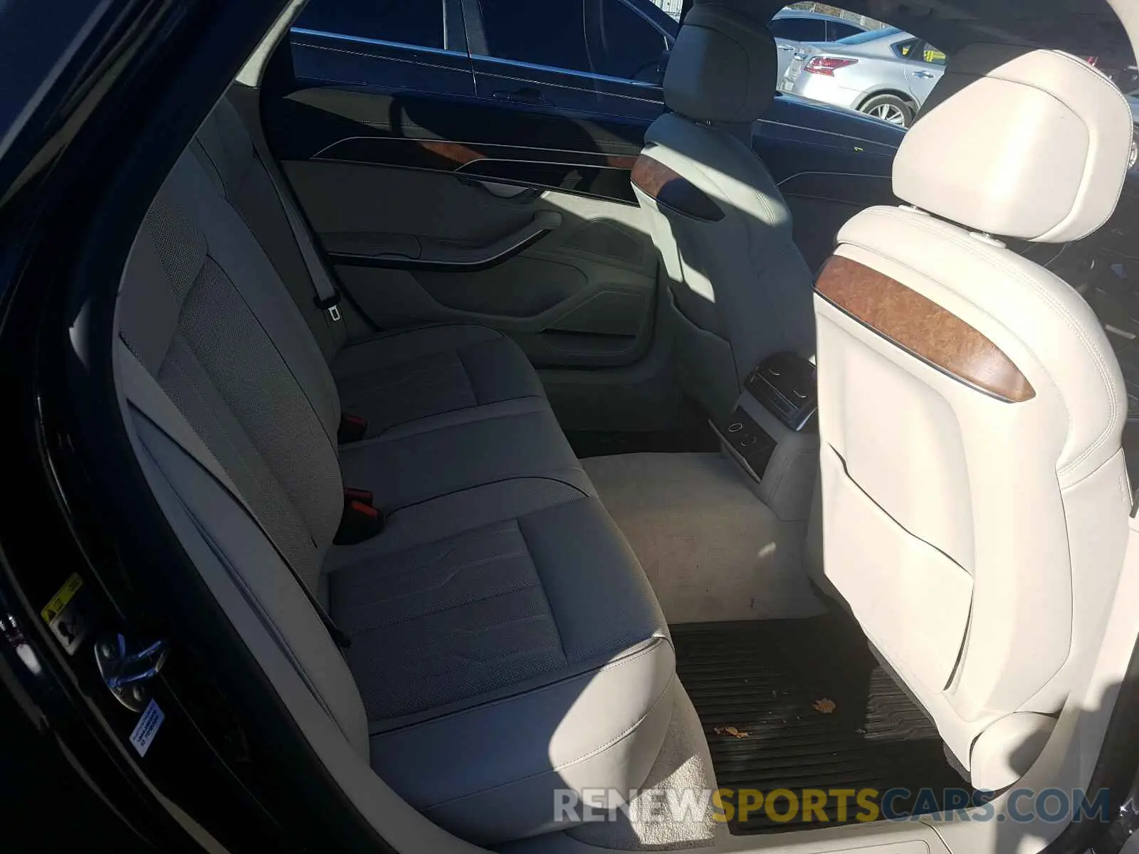 6 fotografías del automóvil dañado WAU8DAF88KN010529 AUDI A8 2019