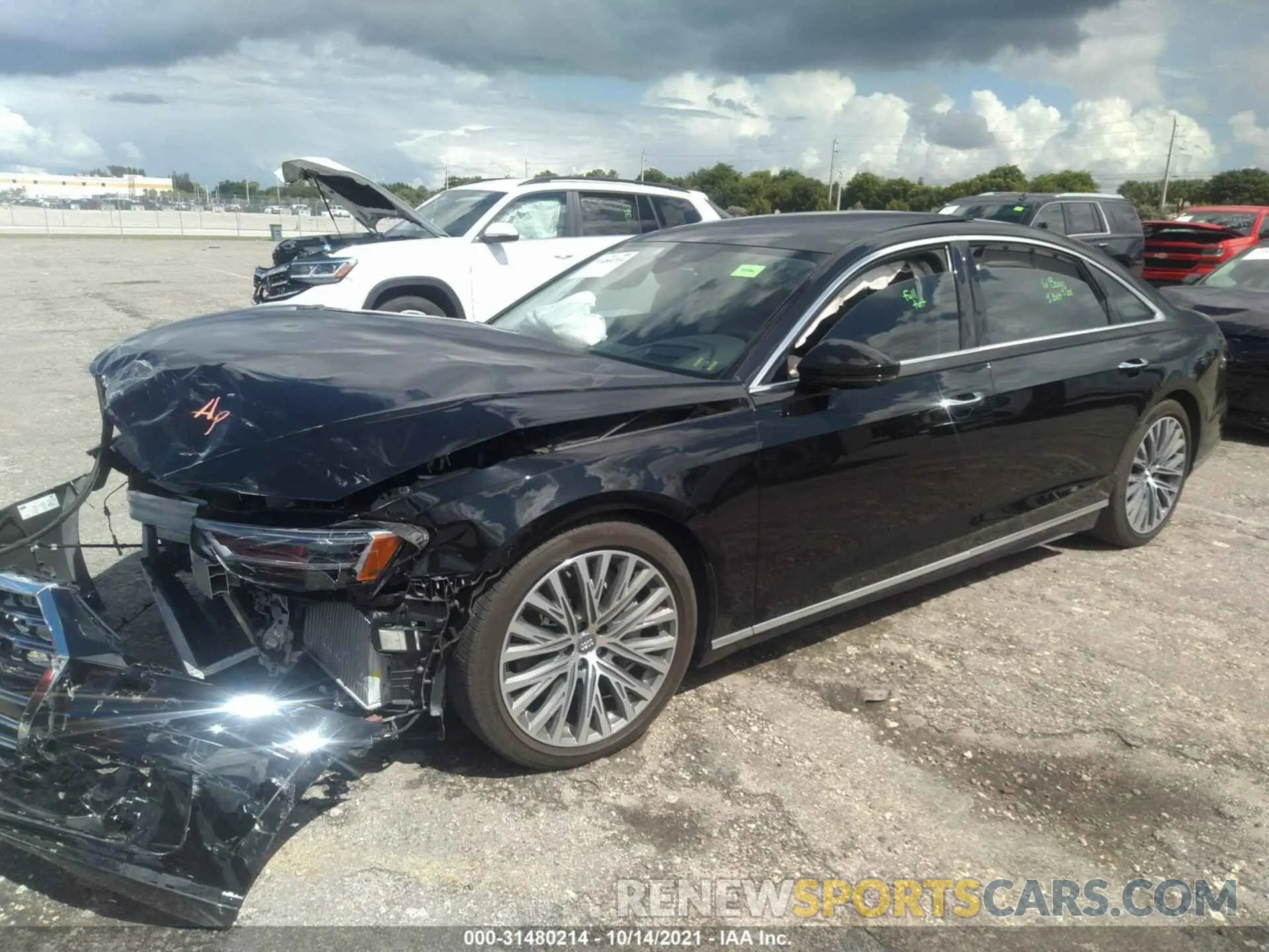 2 fotografías del automóvil dañado WAU8DAF8XKN009687 AUDI A8 2019