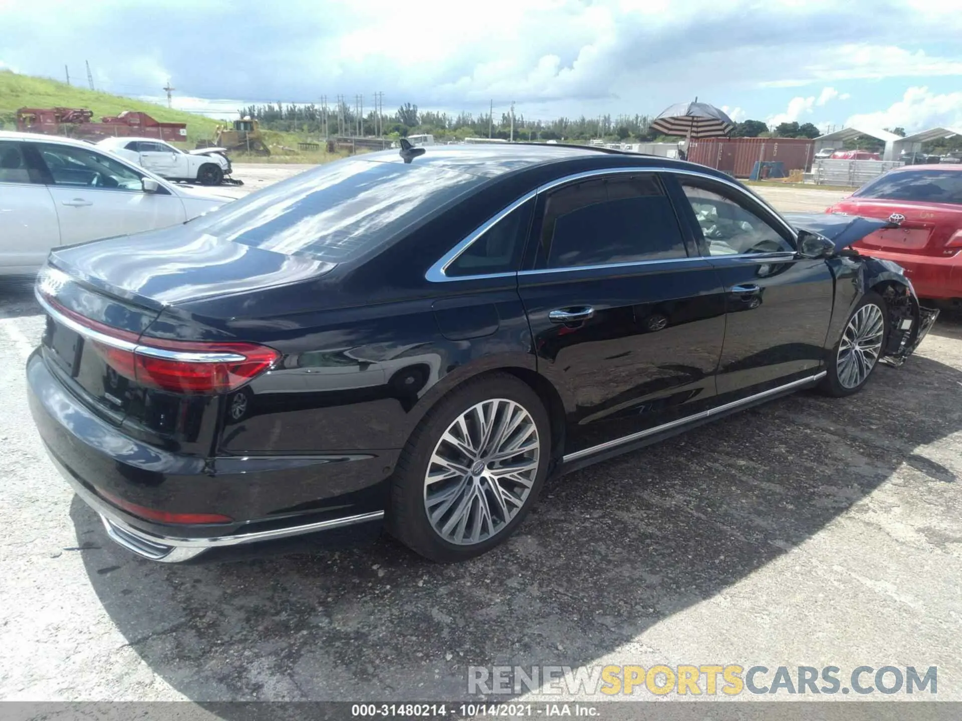 4 fotografías del automóvil dañado WAU8DAF8XKN009687 AUDI A8 2019