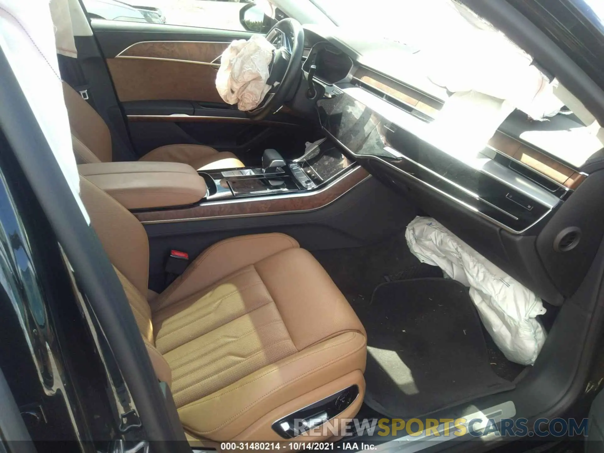 5 fotografías del automóvil dañado WAU8DAF8XKN009687 AUDI A8 2019