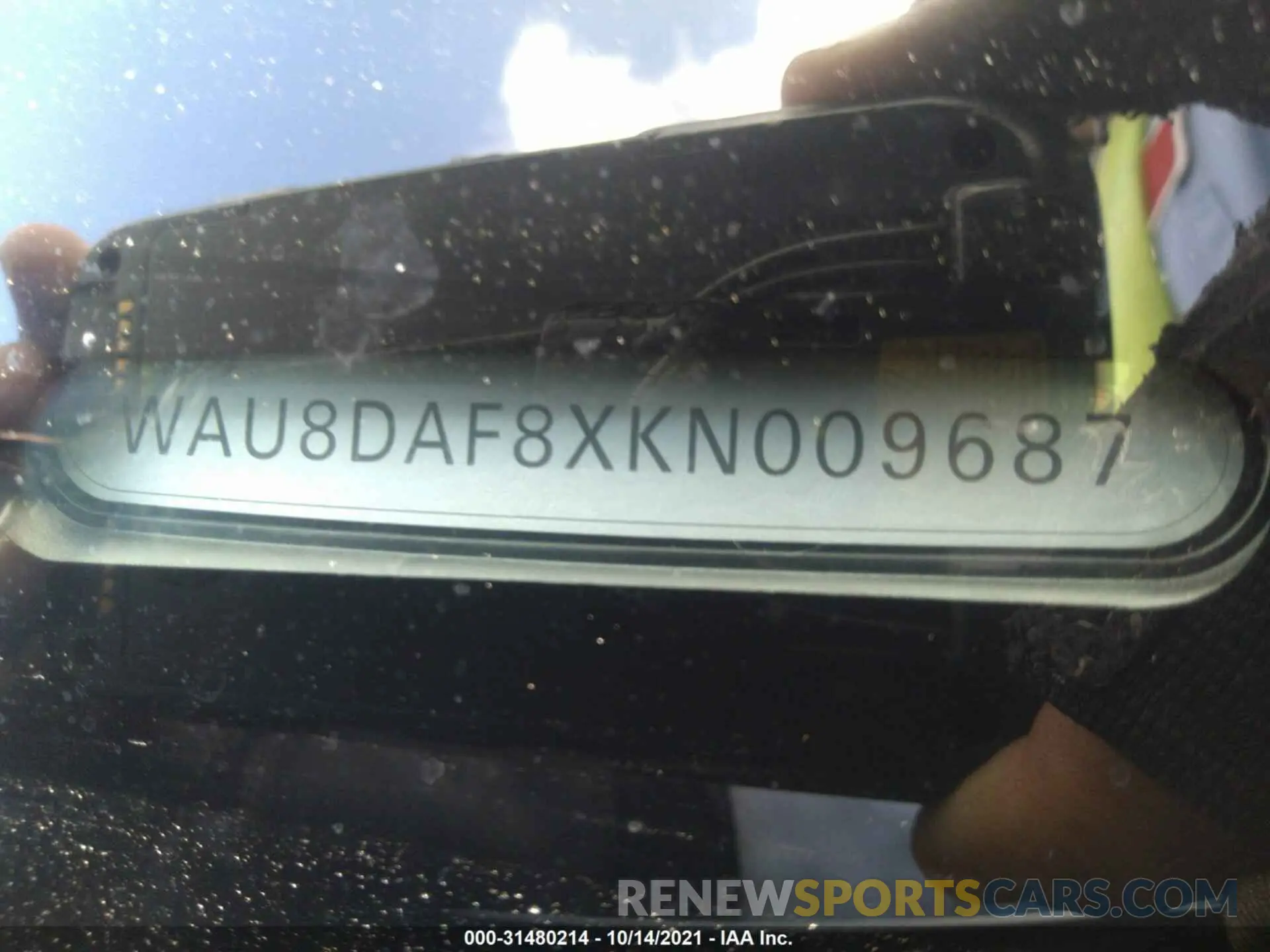 9 fotografías del automóvil dañado WAU8DAF8XKN009687 AUDI A8 2019