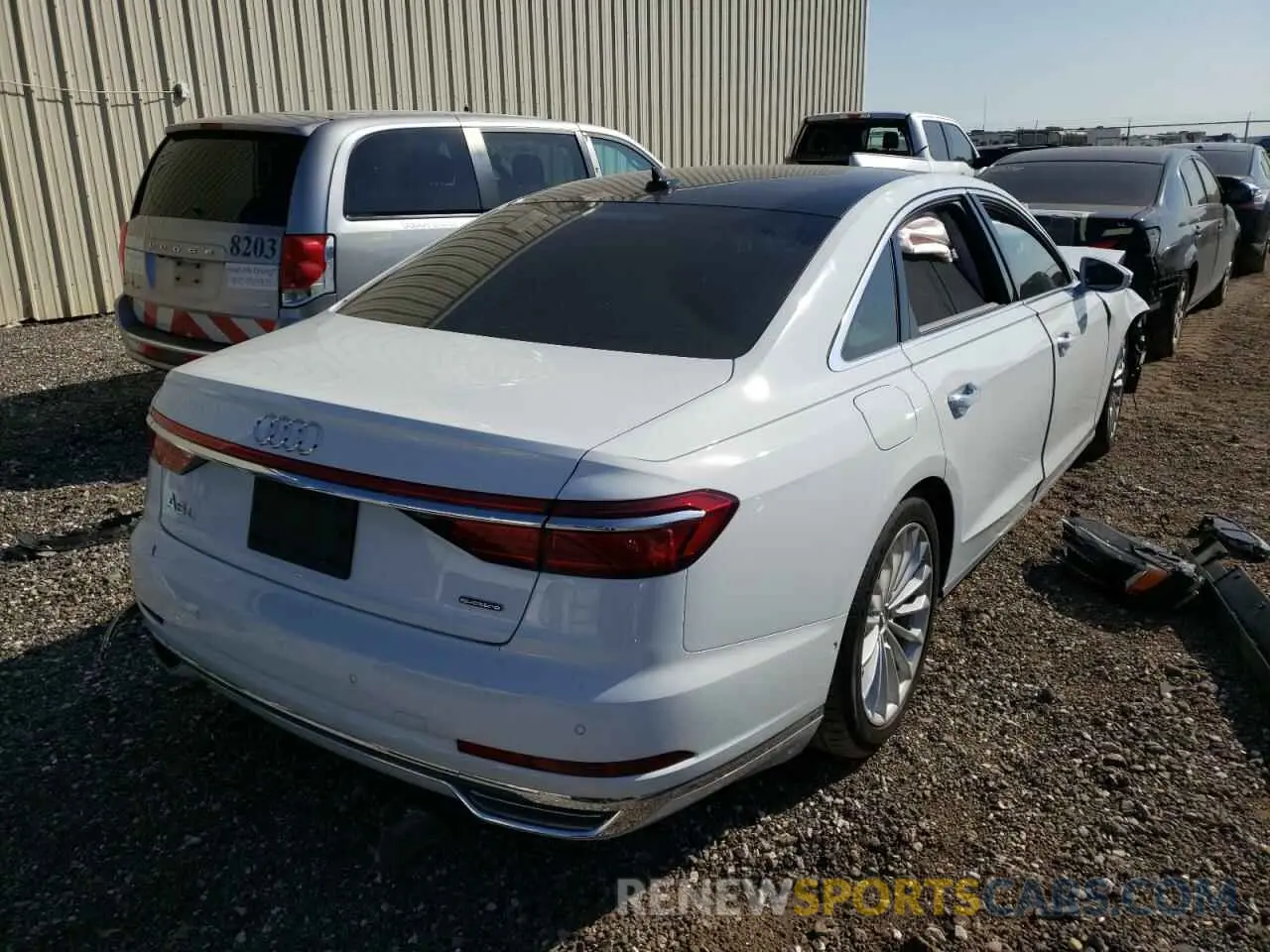 4 fotografías del automóvil dañado WAU8EAF80LN012645 AUDI A8 2020