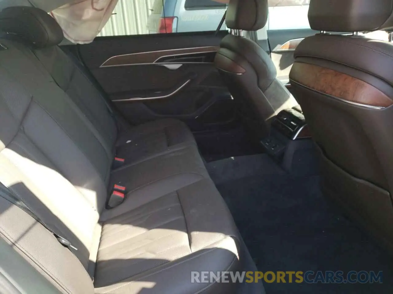 6 fotografías del automóvil dañado WAU8EAF80LN012645 AUDI A8 2020