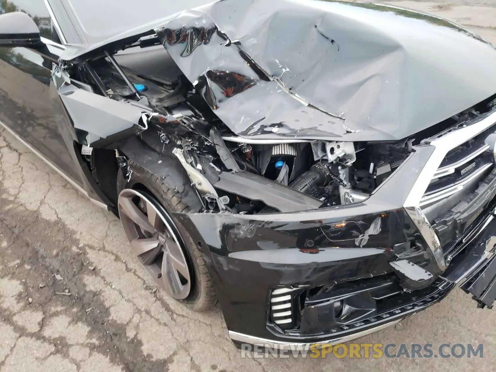 9 fotografías del automóvil dañado WAU8HAF85LN015421 AUDI A8 2020