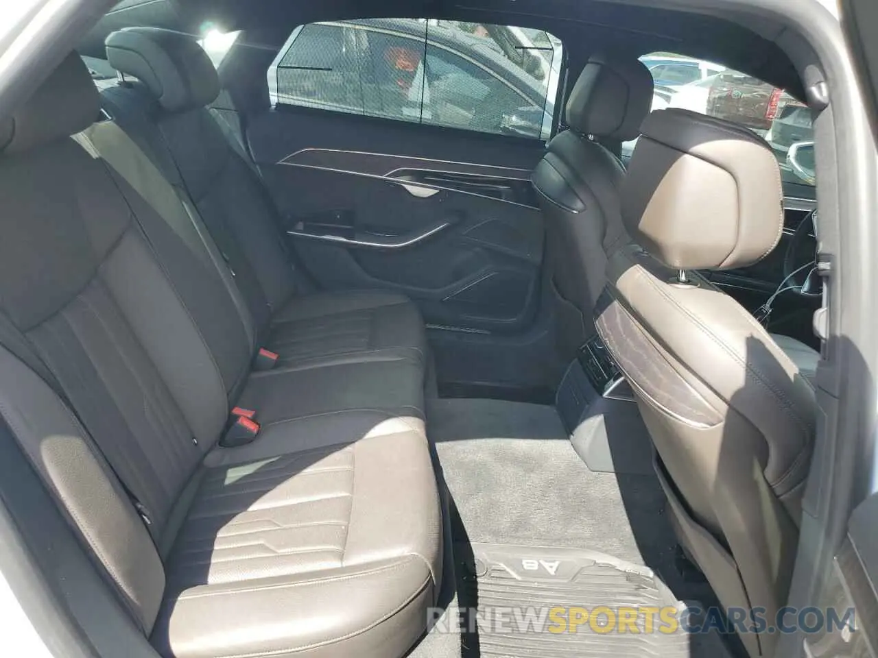 10 fotografías del automóvil dañado WAU8DAF81MN011833 AUDI A8 2021