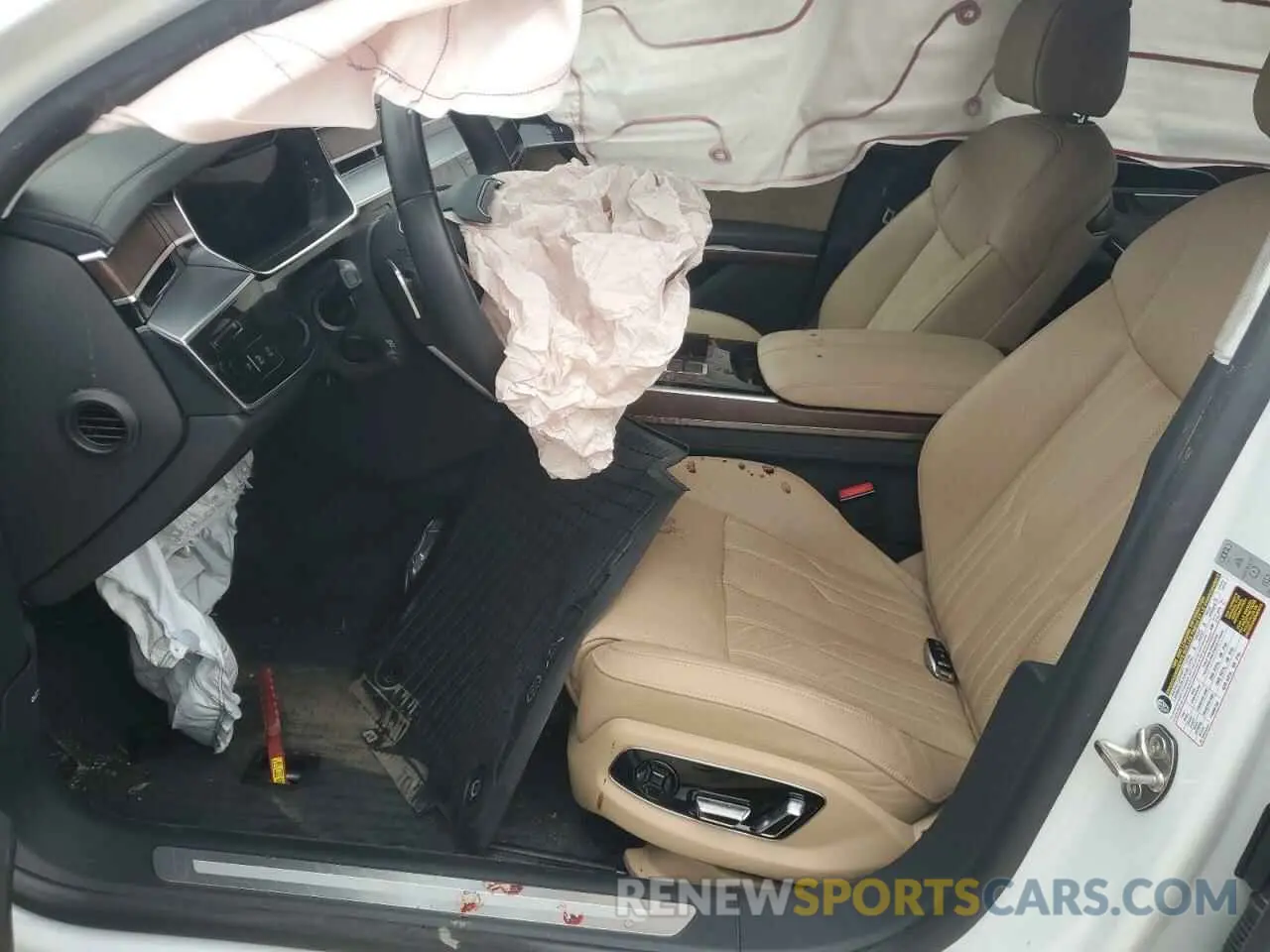 7 fotografías del automóvil dañado WAU8DAF82MN021237 AUDI A8 2021