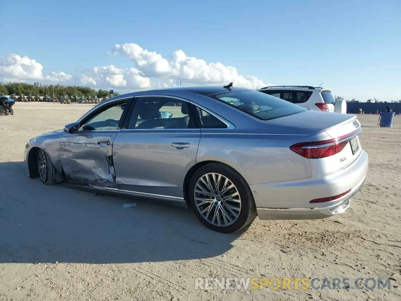 2 fotografías del automóvil dañado WAU8DAF84MN018145 AUDI A8 2021