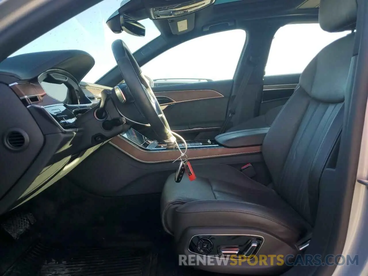7 fotografías del automóvil dañado WAU8DAF84MN018145 AUDI A8 2021