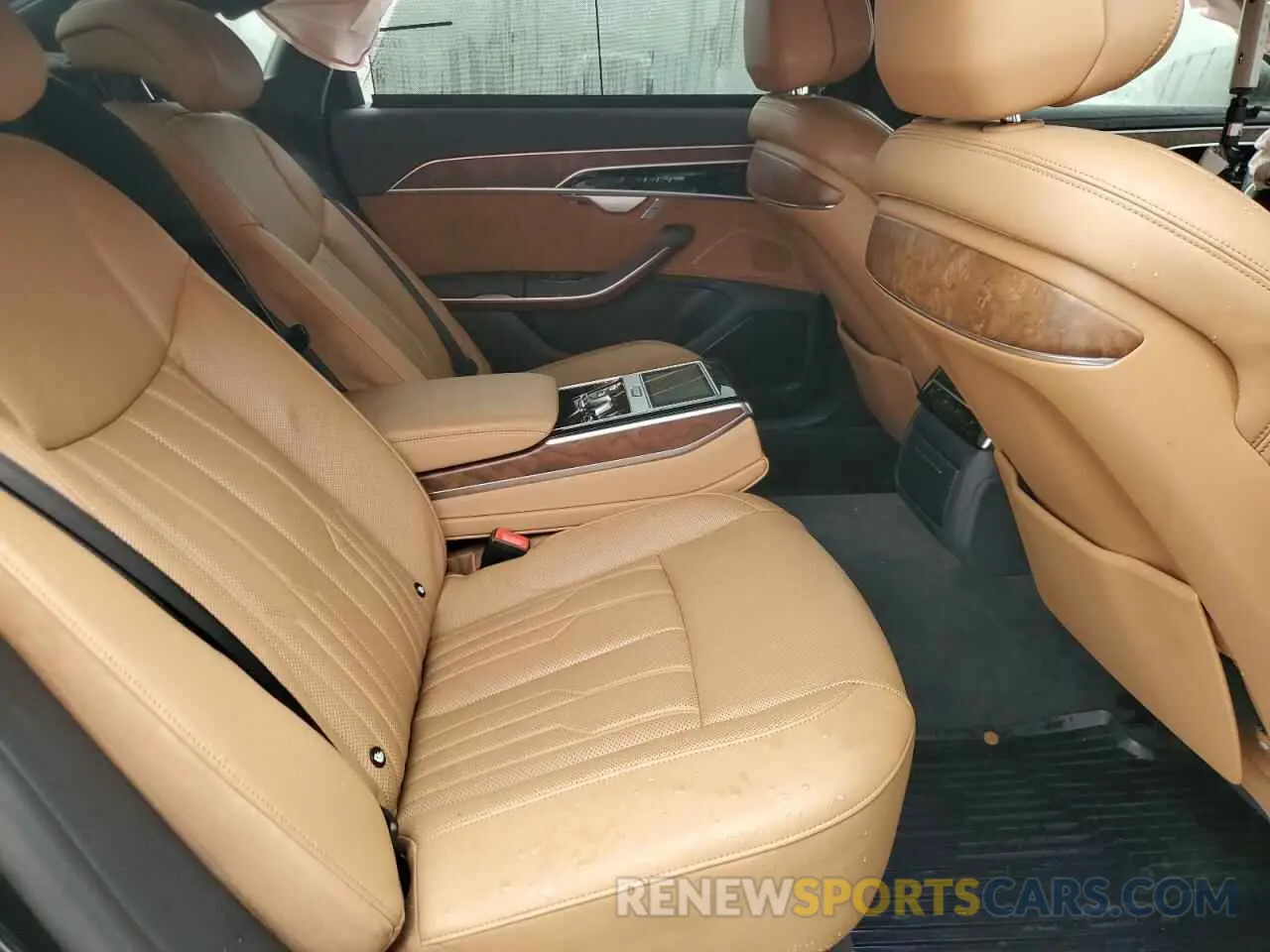 10 fotografías del automóvil dañado WAU8EAF82MN013779 AUDI A8 2021