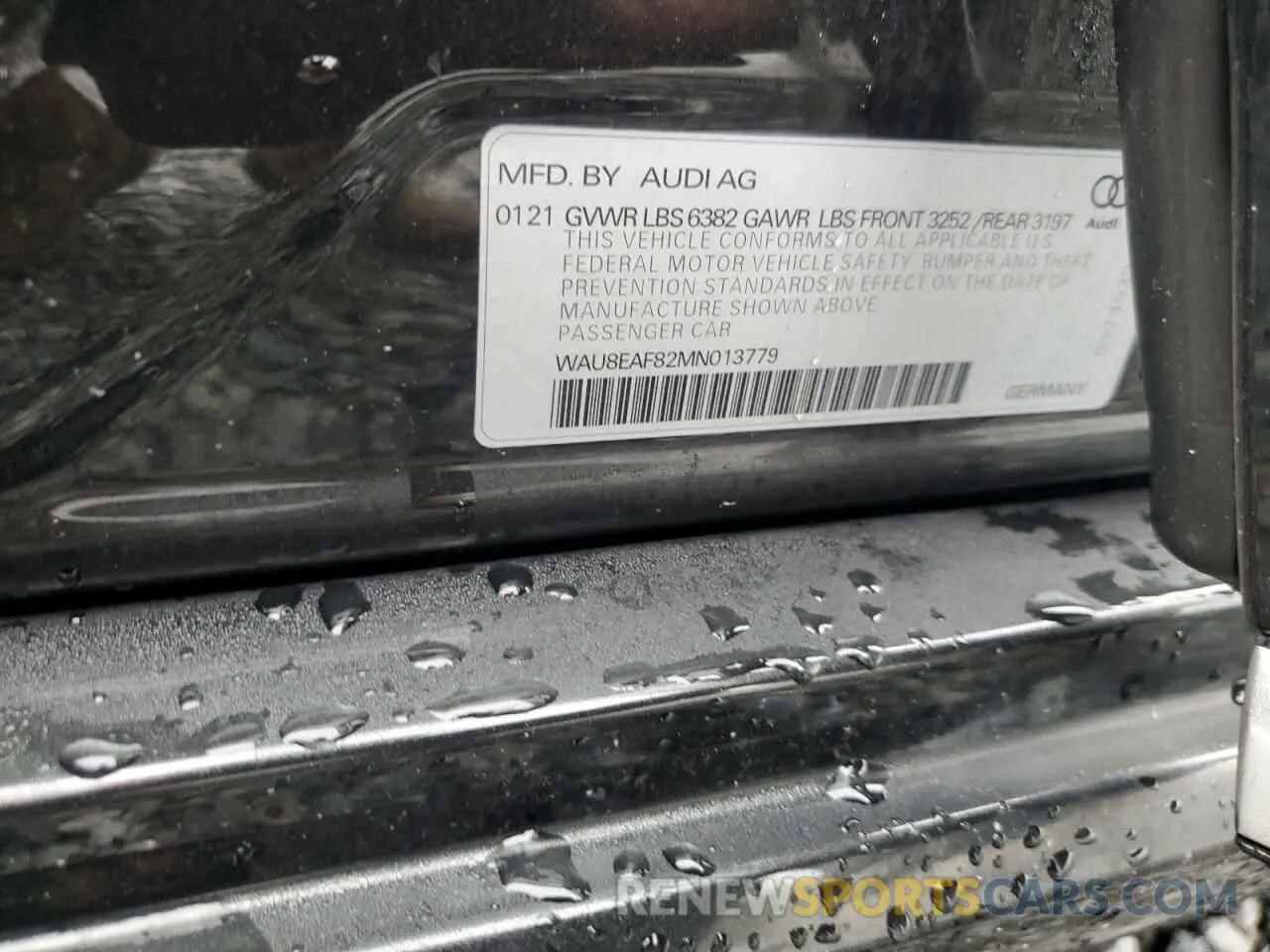 12 fotografías del automóvil dañado WAU8EAF82MN013779 AUDI A8 2021