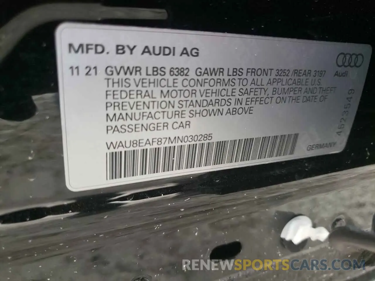 10 fotografías del automóvil dañado WAU8EAF87MN030285 AUDI A8 2021