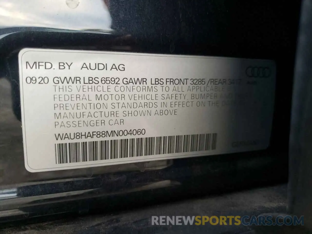 10 fotografías del automóvil dañado WAU8HAF88MN004060 AUDI A8 2021