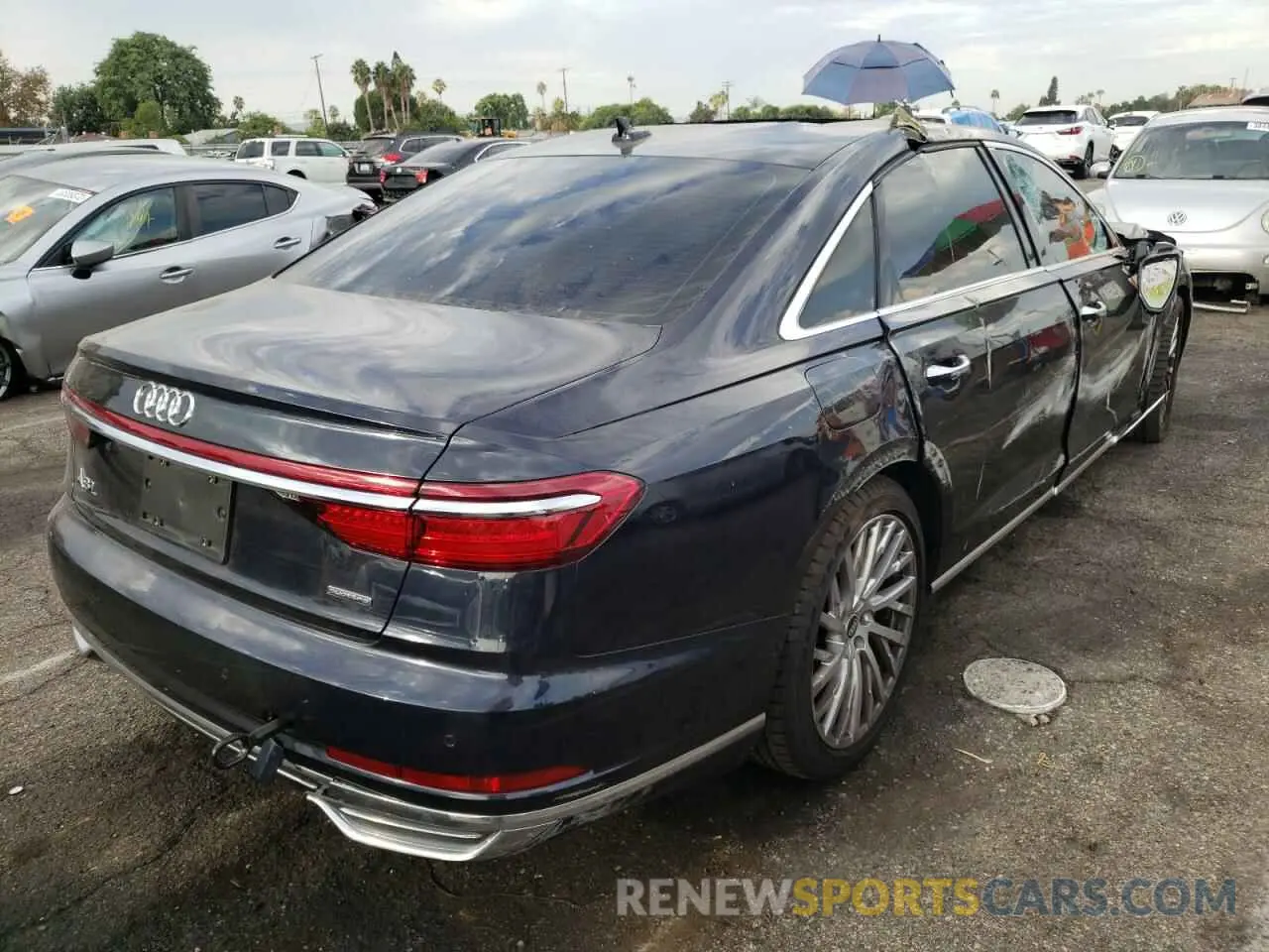4 fotografías del automóvil dañado WAU8HAF88MN004060 AUDI A8 2021