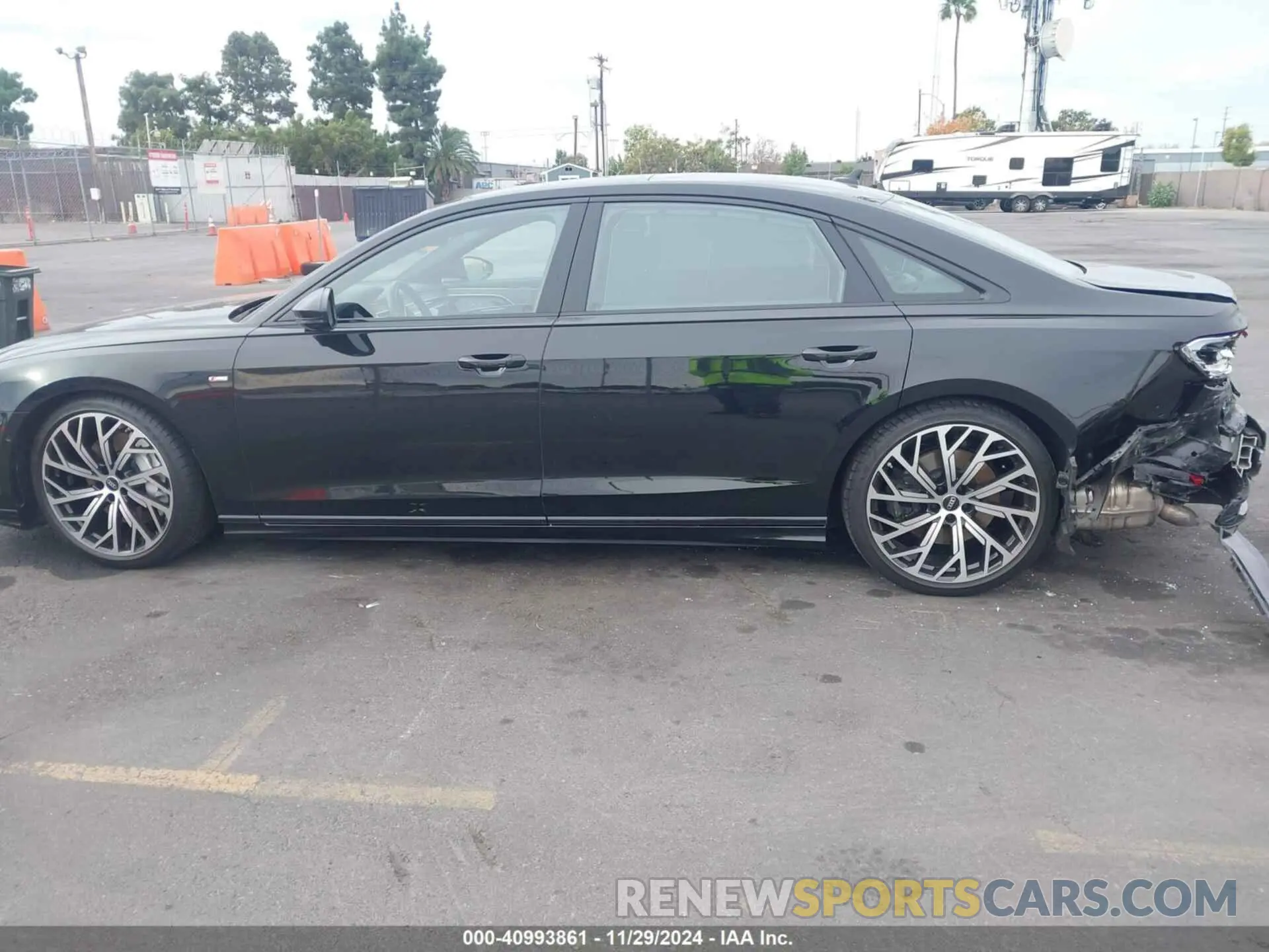 14 fotografías del automóvil dañado WAULDAF86NN005750 AUDI A8 2022