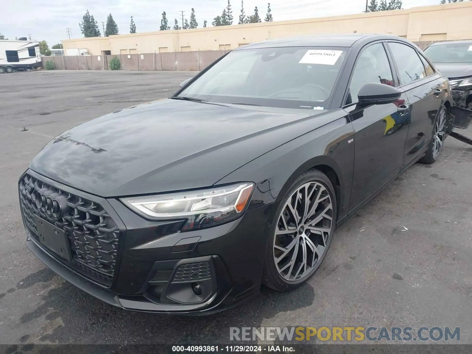 2 fotografías del automóvil dañado WAULDAF86NN005750 AUDI A8 2022
