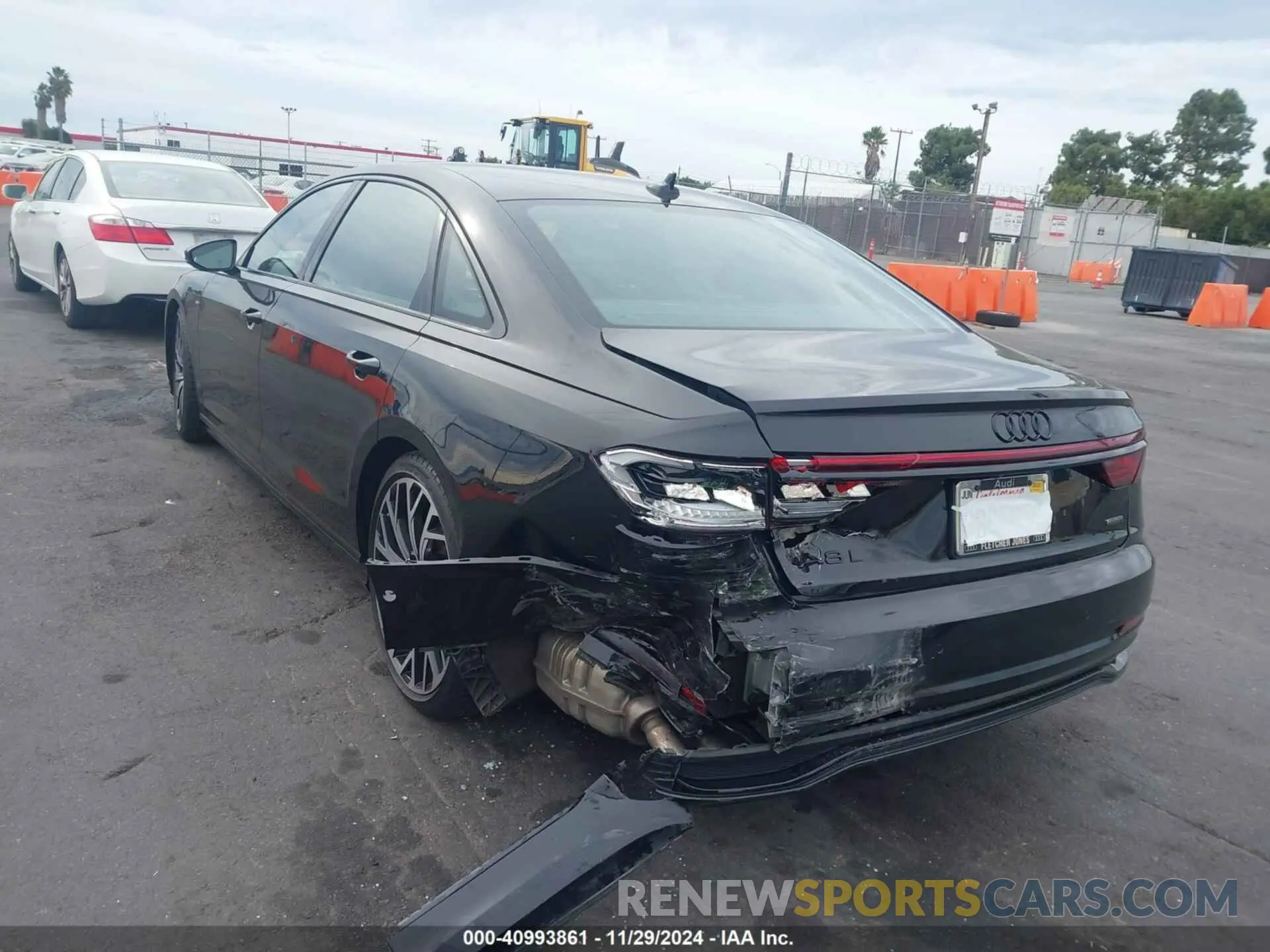 4 fotografías del automóvil dañado WAULDAF86NN005750 AUDI A8 2022