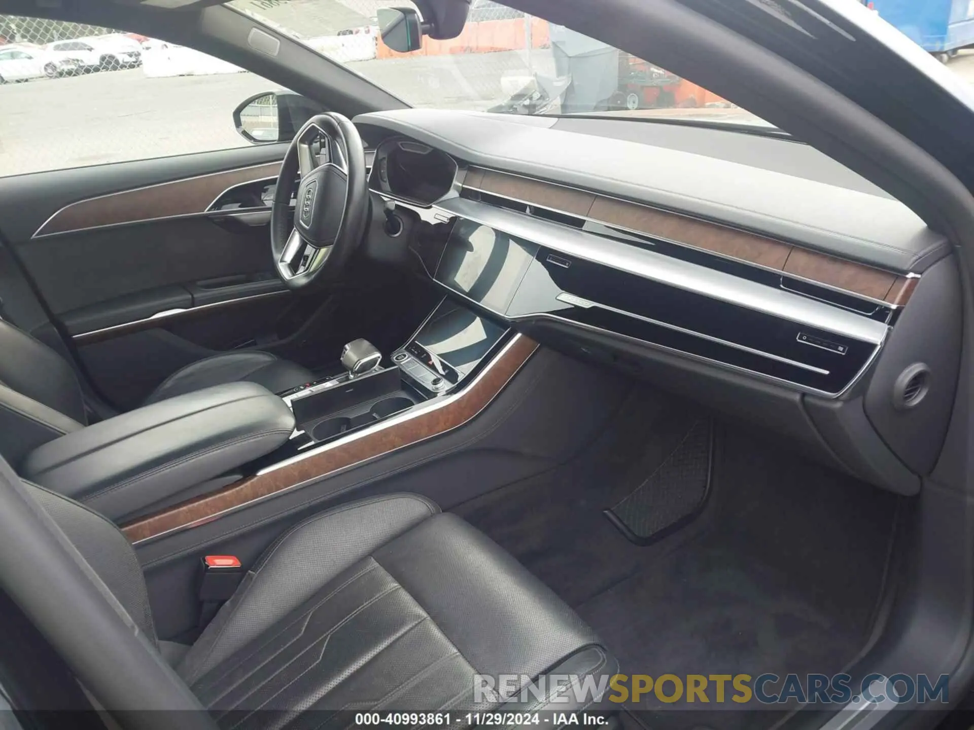 5 fotografías del automóvil dañado WAULDAF86NN005750 AUDI A8 2022