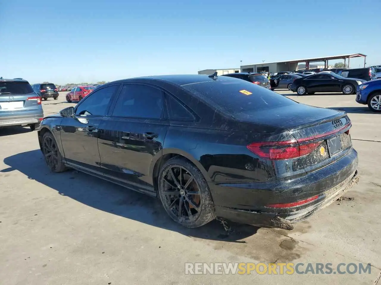 2 fotografías del automóvil dañado WAULDAF86NN009197 AUDI A8 2022