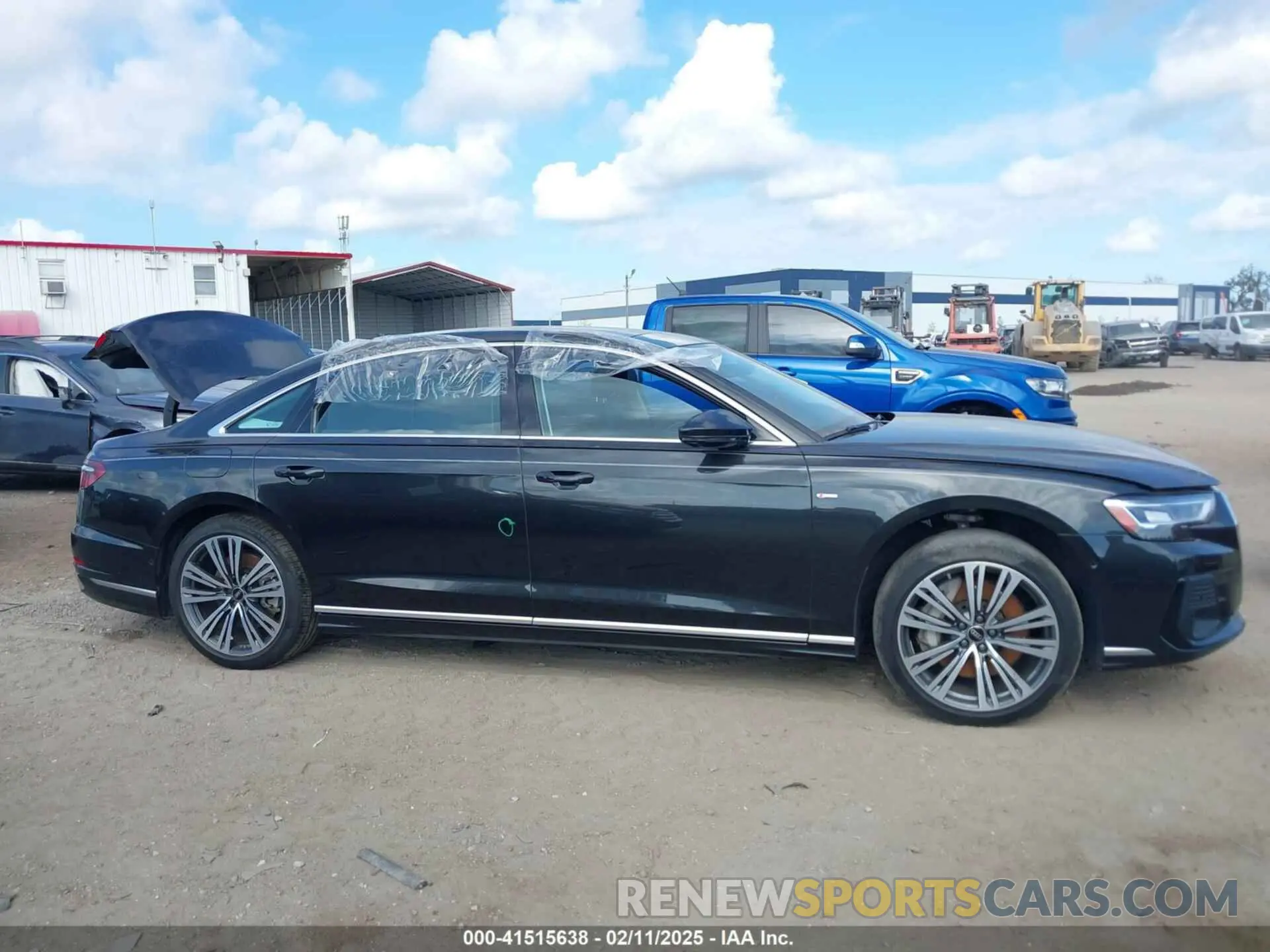 13 fotografías del automóvil dañado WAULDAF87NN001657 AUDI A8 2022