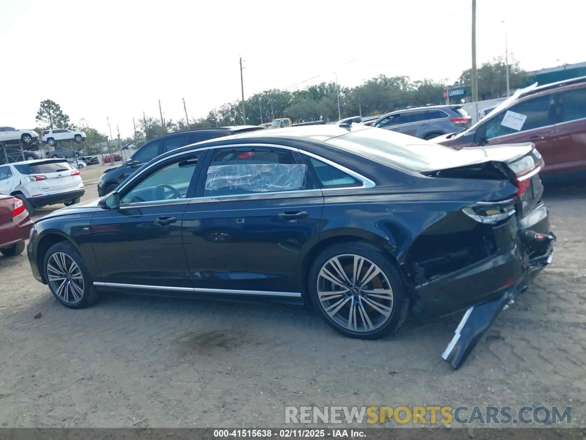 14 fotografías del automóvil dañado WAULDAF87NN001657 AUDI A8 2022