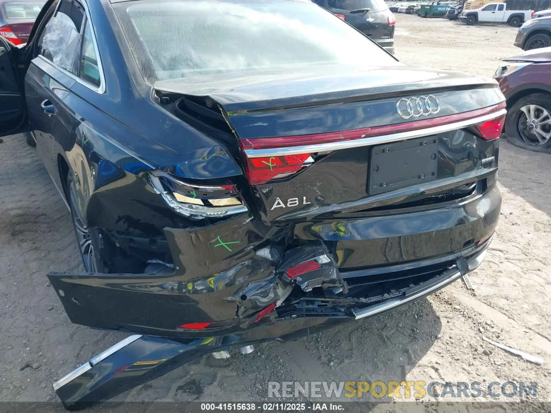 17 fotografías del automóvil dañado WAULDAF87NN001657 AUDI A8 2022