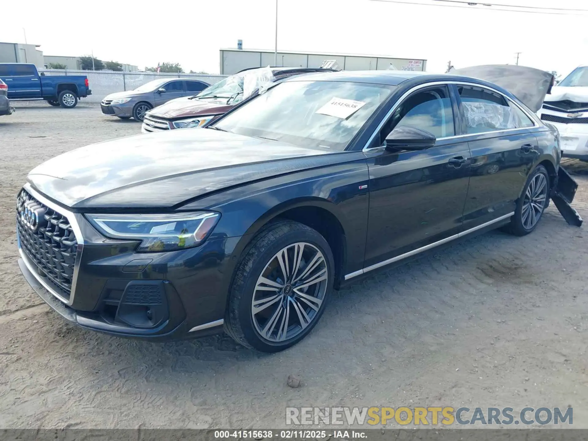 2 fotografías del automóvil dañado WAULDAF87NN001657 AUDI A8 2022
