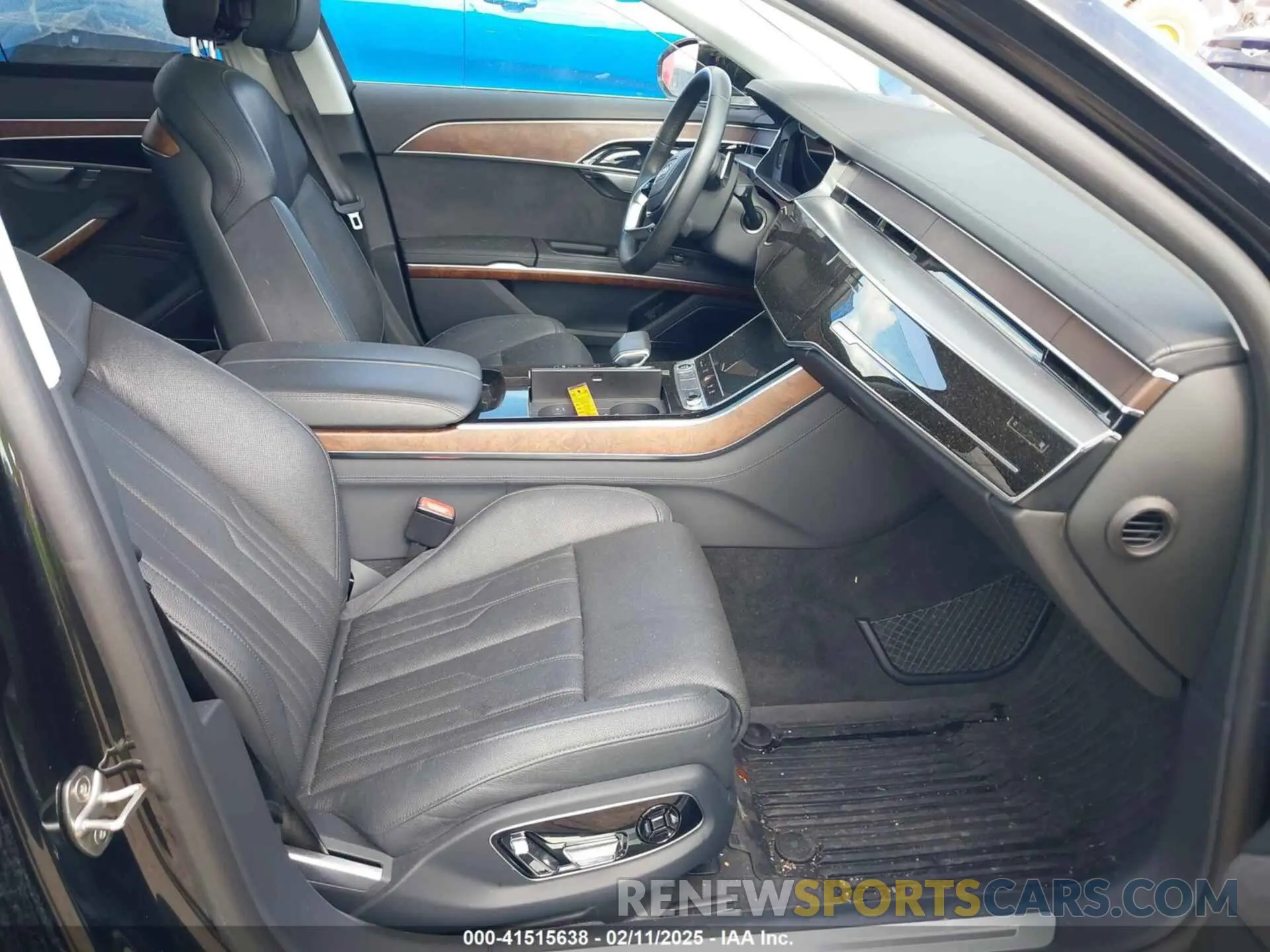 5 fotografías del automóvil dañado WAULDAF87NN001657 AUDI A8 2022