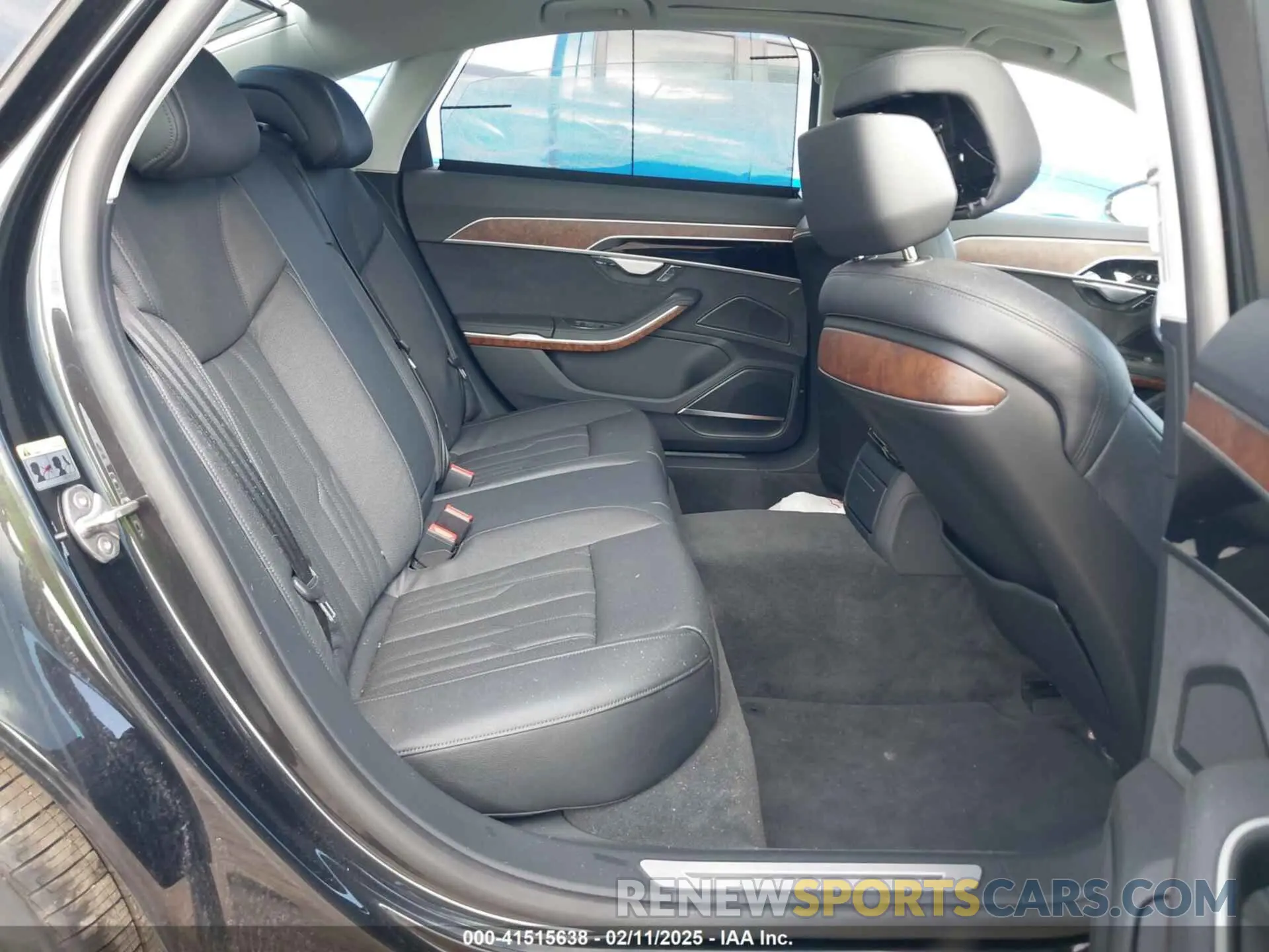 8 fotografías del automóvil dañado WAULDAF87NN001657 AUDI A8 2022