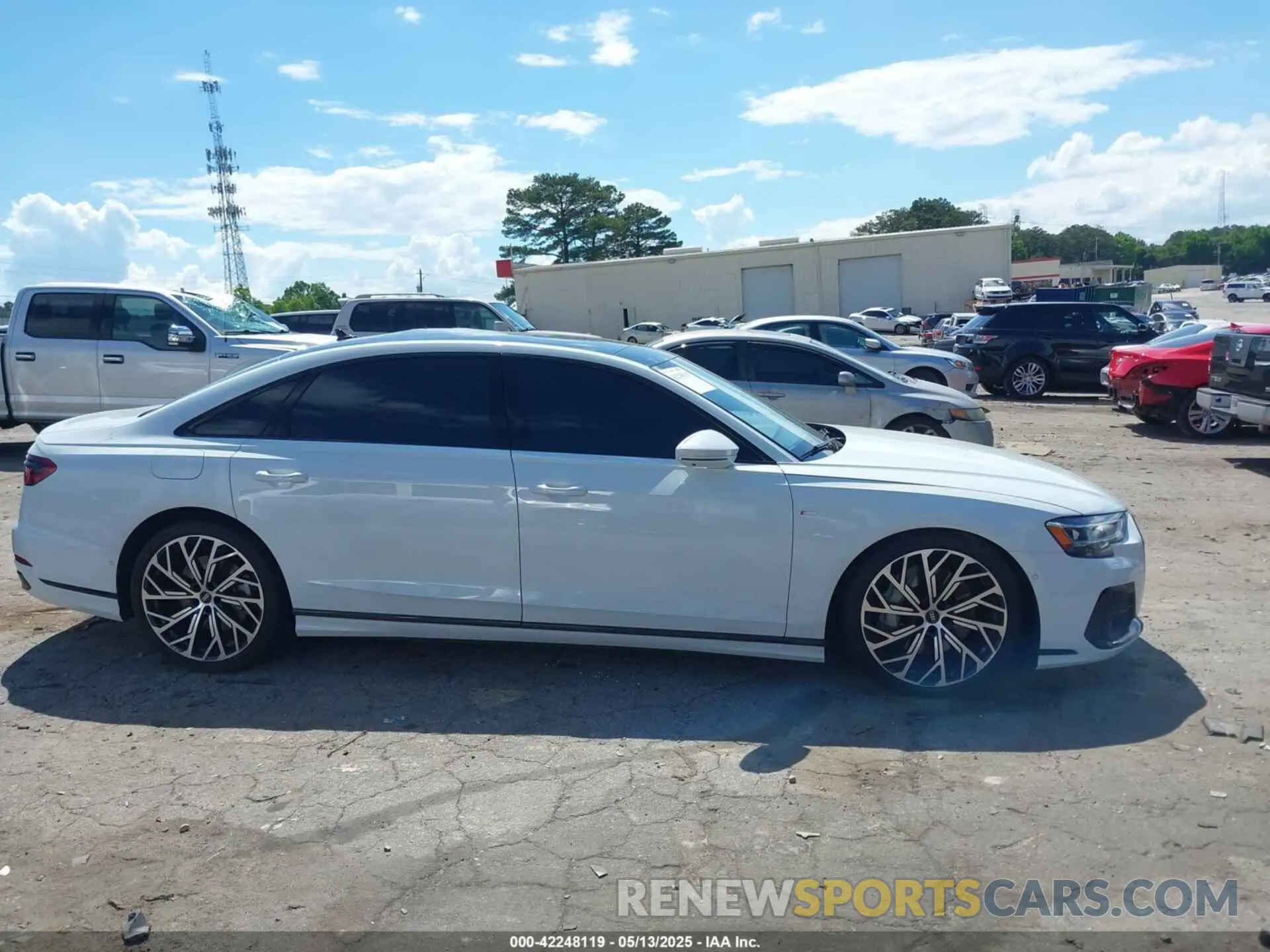 13 fotografías del automóvil dañado WAULDAF84RN001296 AUDI A8 2024