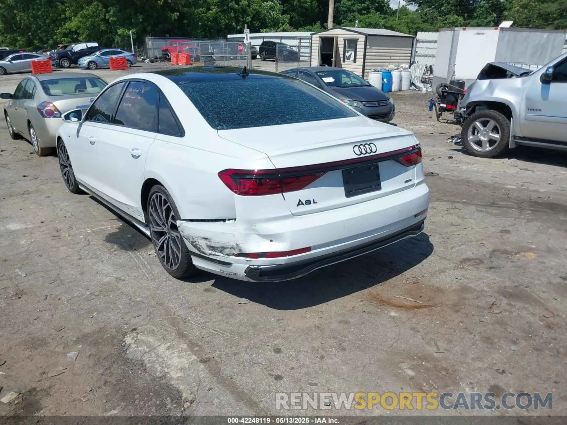 3 fotografías del automóvil dañado WAULDAF84RN001296 AUDI A8 2024