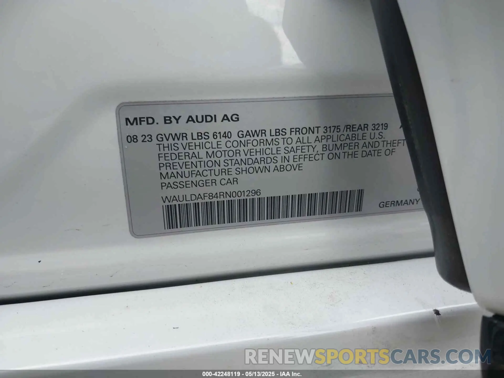 9 fotografías del automóvil dañado WAULDAF84RN001296 AUDI A8 2024