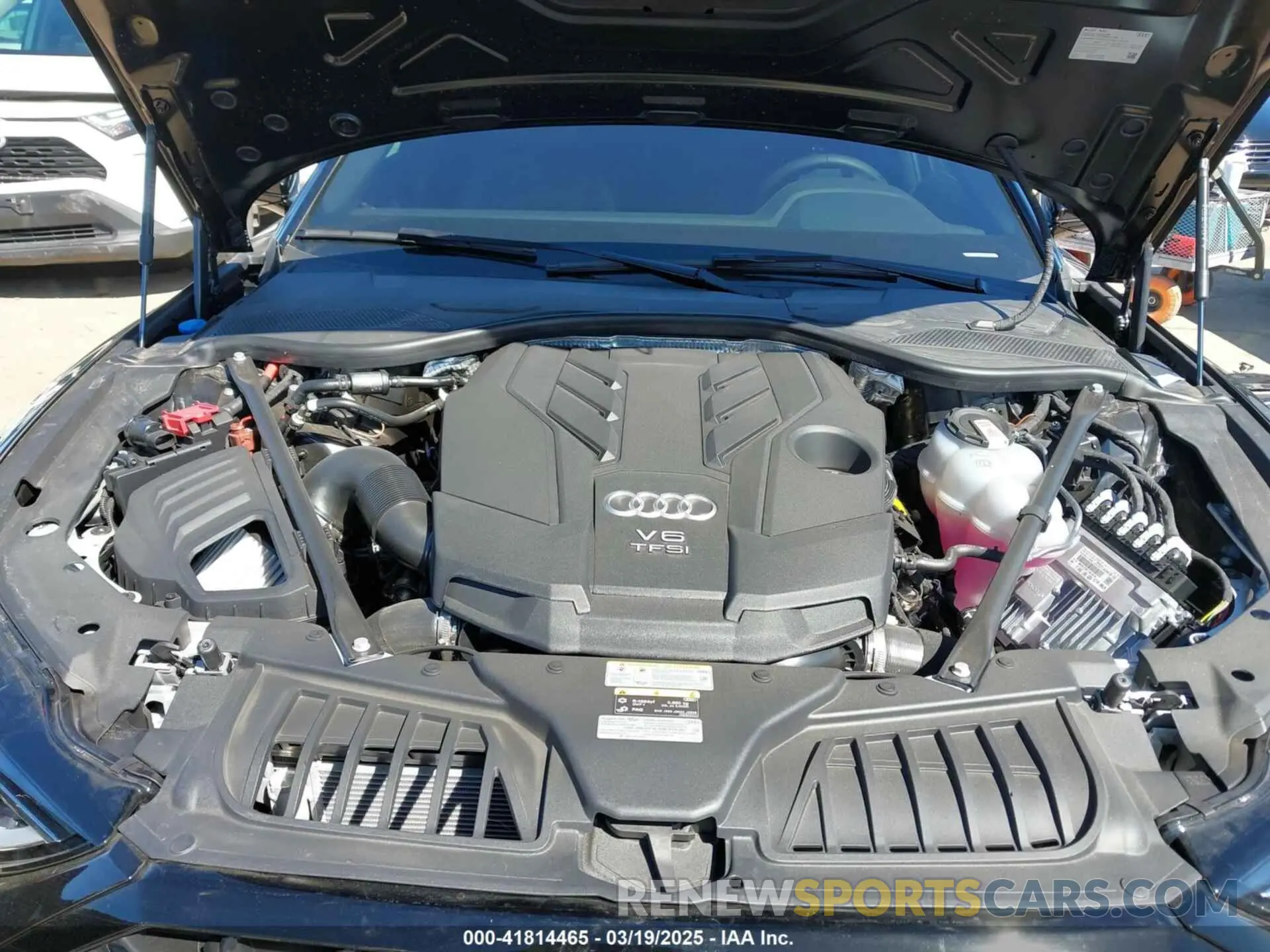10 fotografías del automóvil dañado WAULDAF88RN014956 AUDI A8 2024