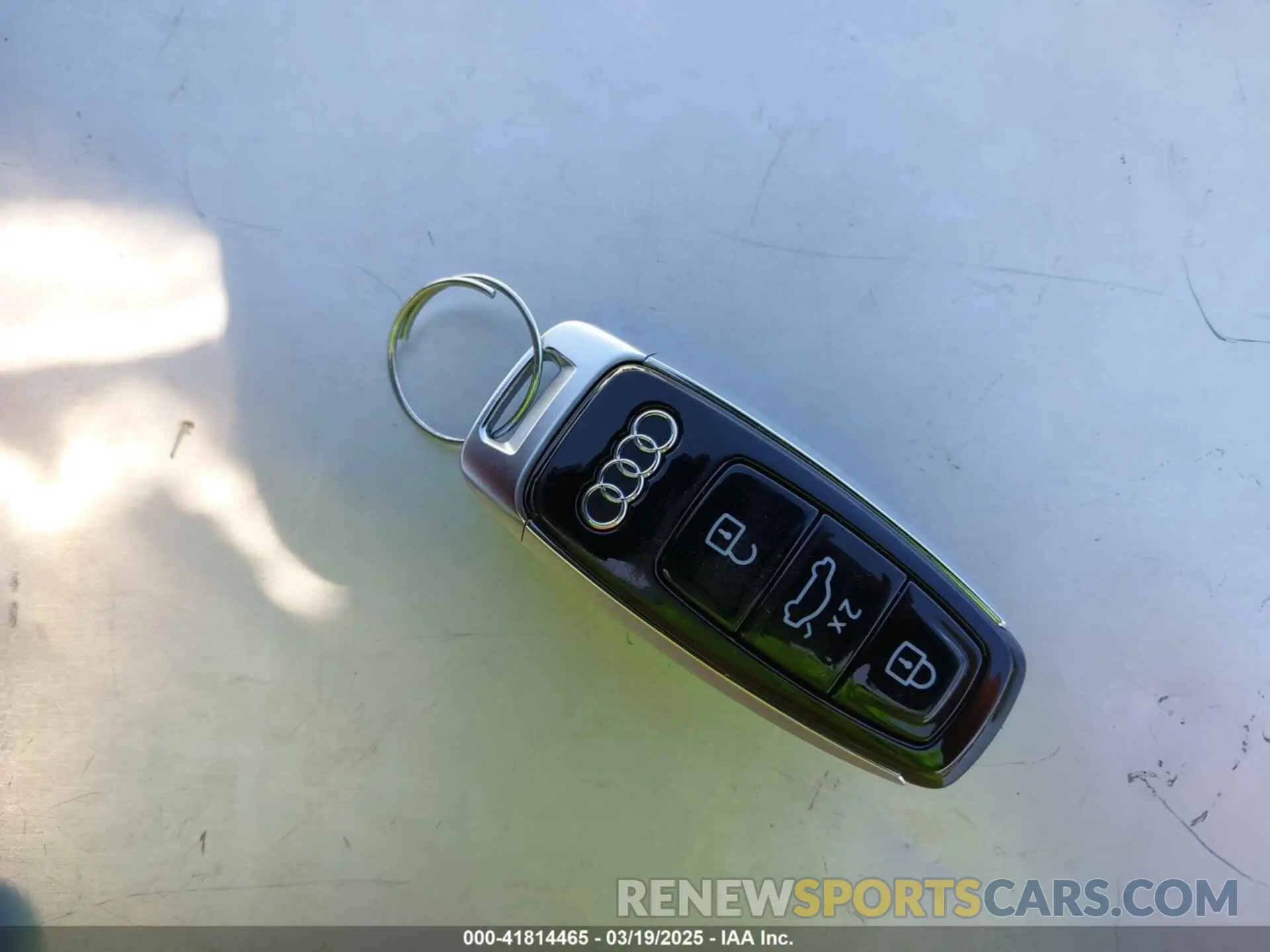 11 fotografías del automóvil dañado WAULDAF88RN014956 AUDI A8 2024