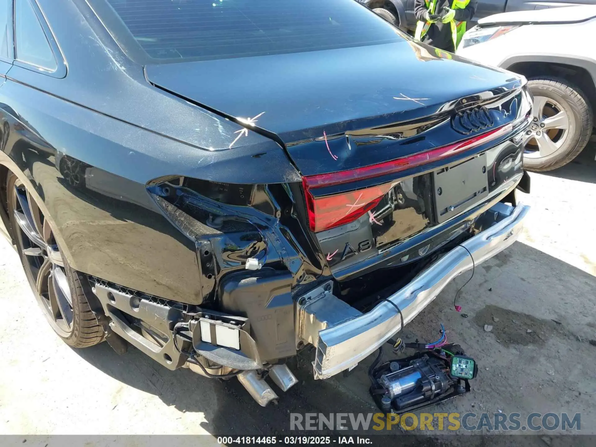 6 fotografías del automóvil dañado WAULDAF88RN014956 AUDI A8 2024