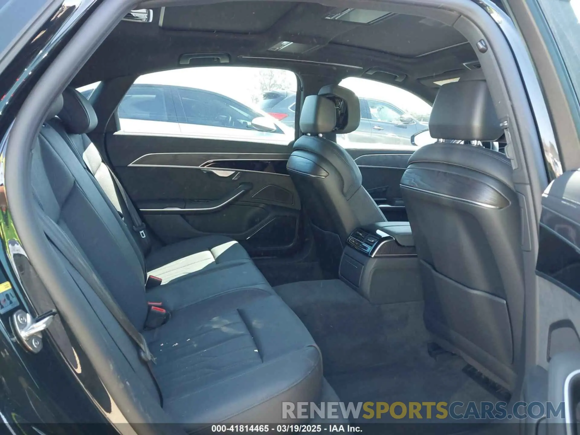 8 fotografías del automóvil dañado WAULDAF88RN014956 AUDI A8 2024