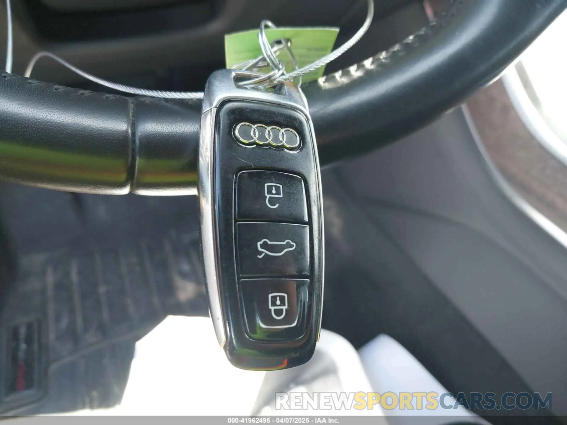 11 fotografías del automóvil dañado WAU8DAF82KN004287 AUDI A8 L 2019
