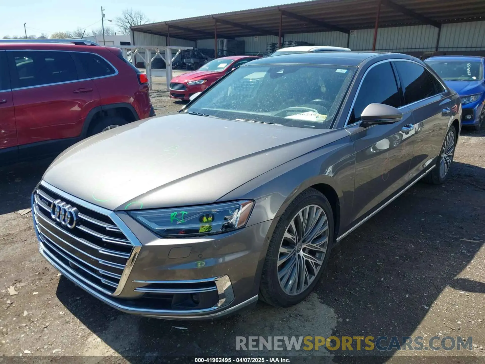 2 fotografías del automóvil dañado WAU8DAF82KN004287 AUDI A8 L 2019
