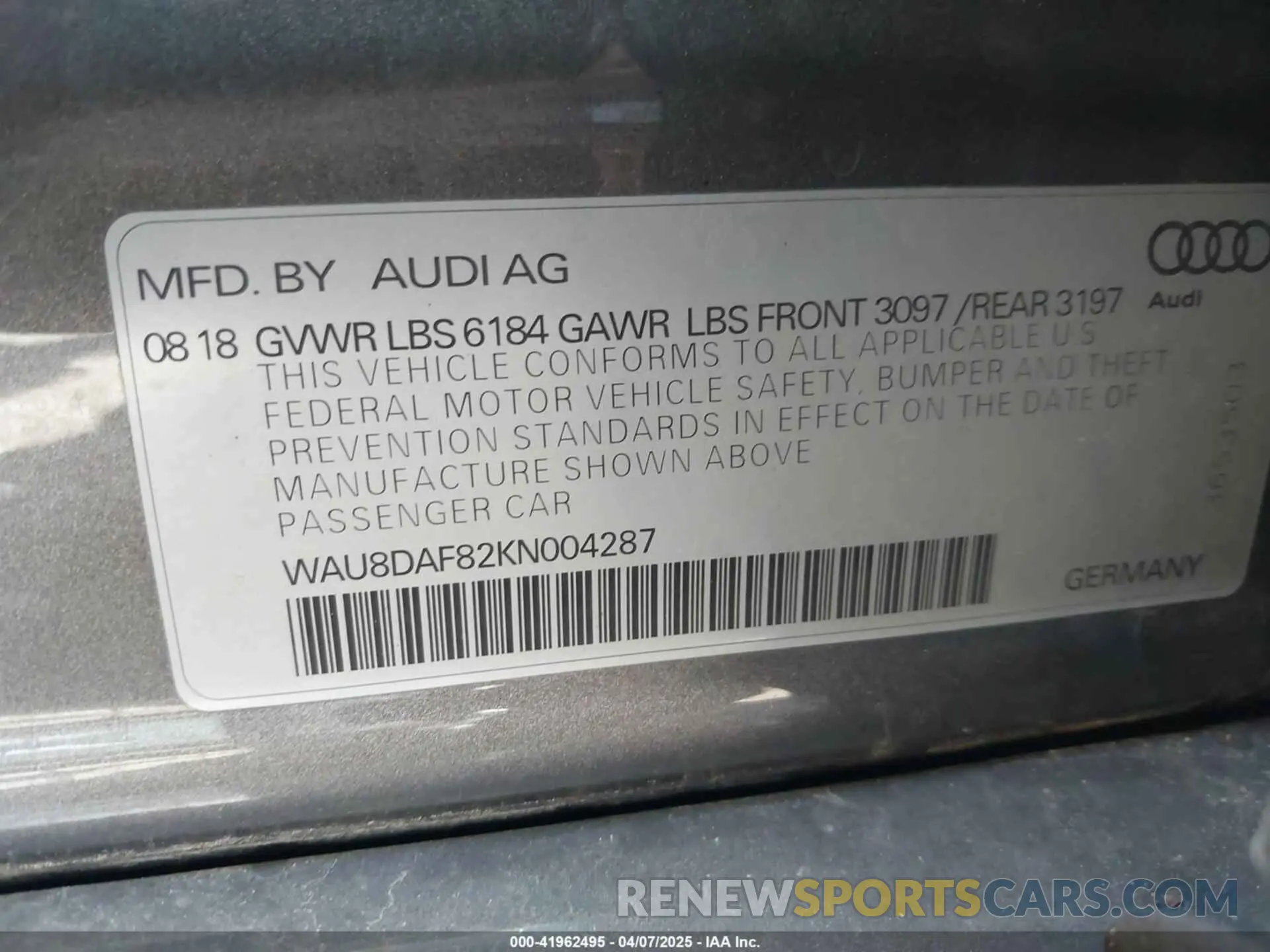 9 fotografías del automóvil dañado WAU8DAF82KN004287 AUDI A8 L 2019