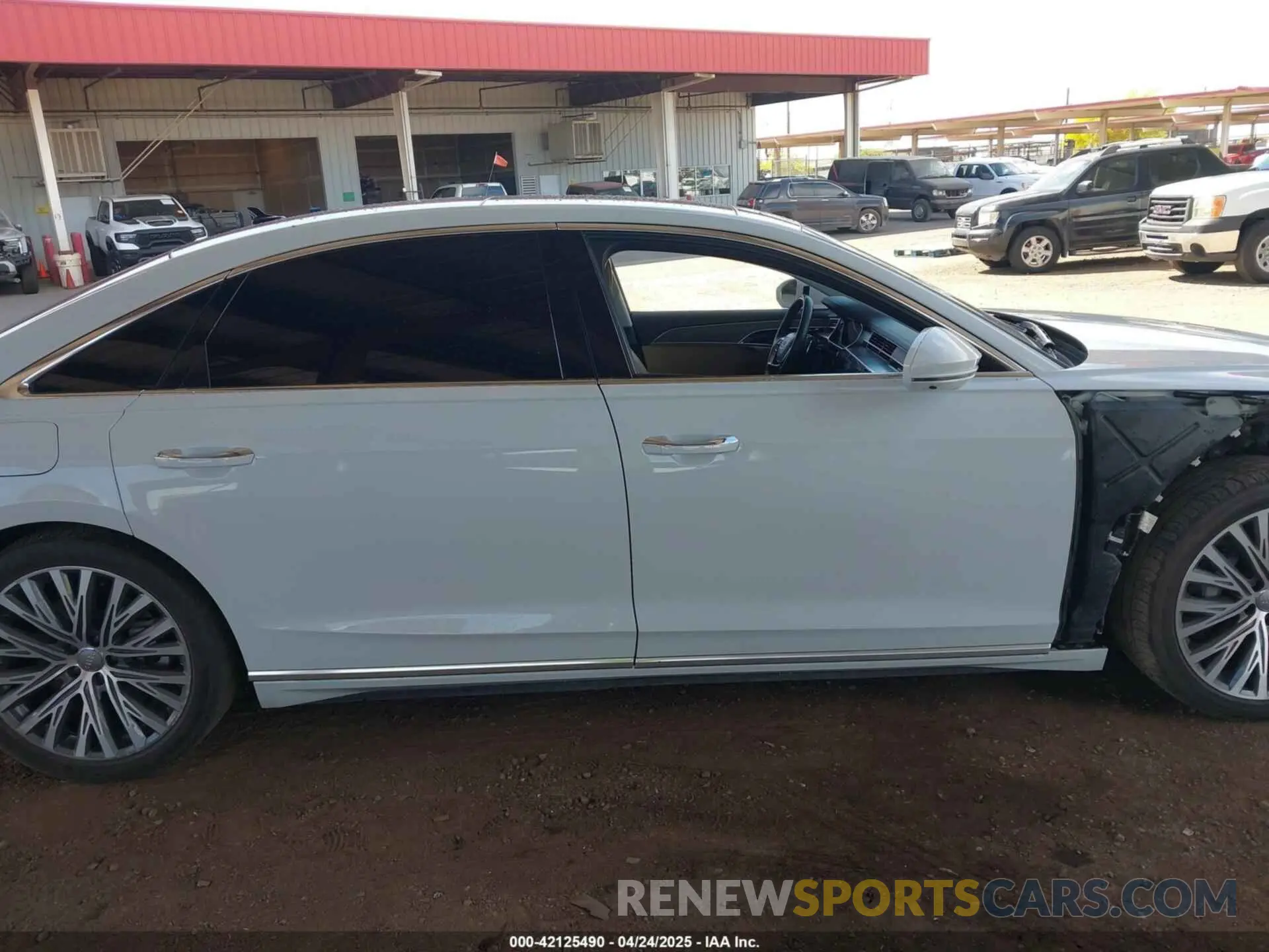 14 fotografías del automóvil dañado WAU8DAF83KN006128 AUDI A8 L 2019