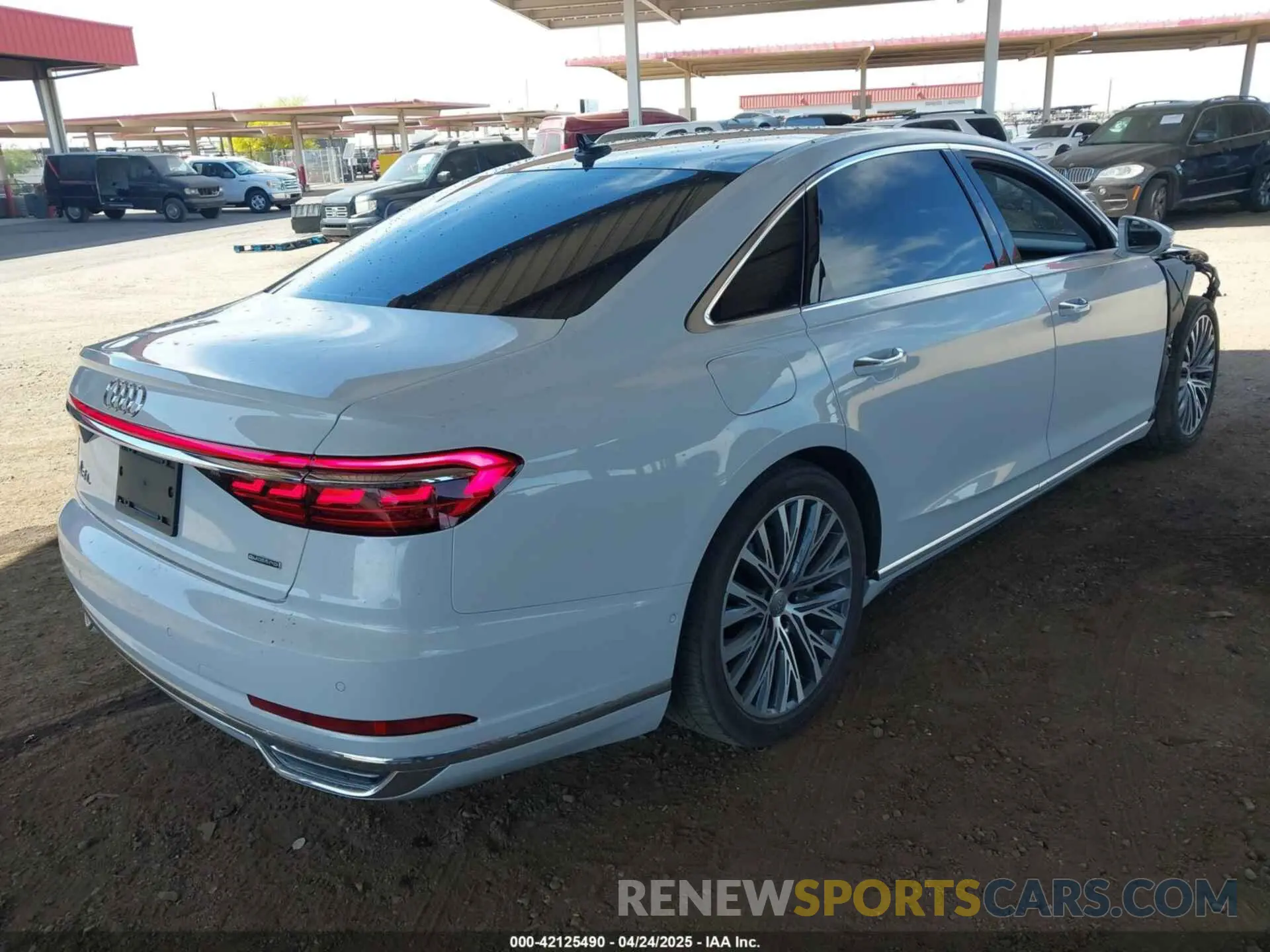 4 fotografías del automóvil dañado WAU8DAF83KN006128 AUDI A8 L 2019