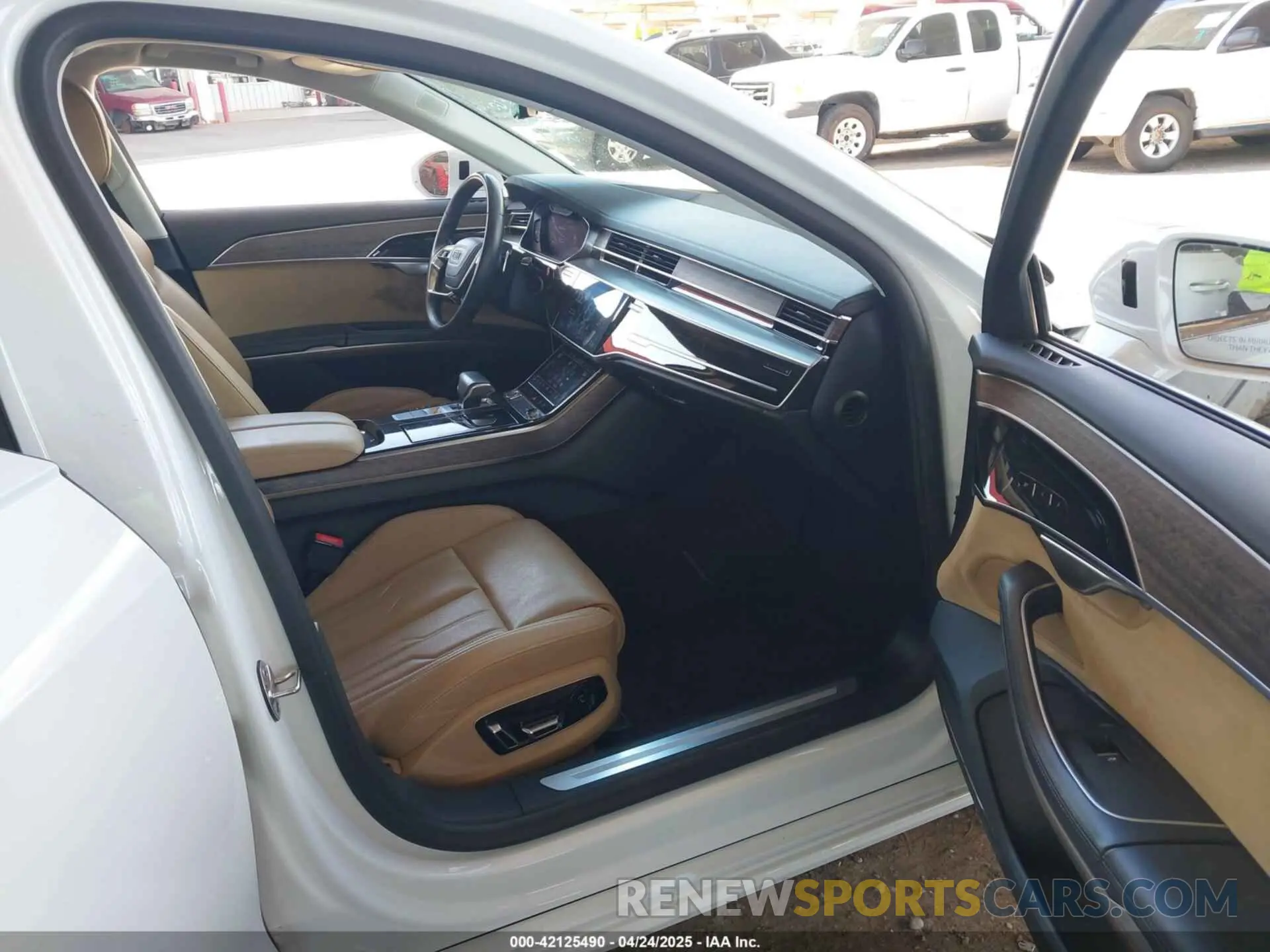 5 fotografías del automóvil dañado WAU8DAF83KN006128 AUDI A8 L 2019