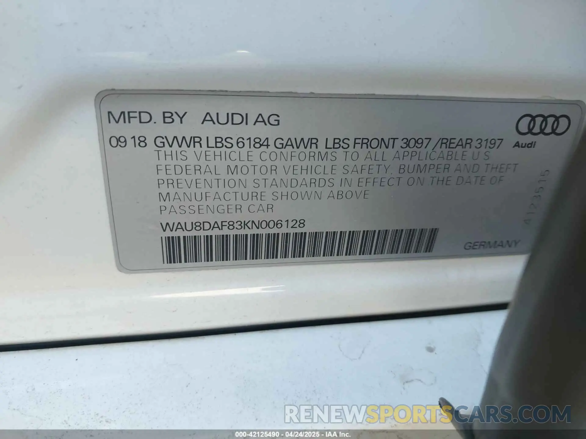 9 fotografías del automóvil dañado WAU8DAF83KN006128 AUDI A8 L 2019