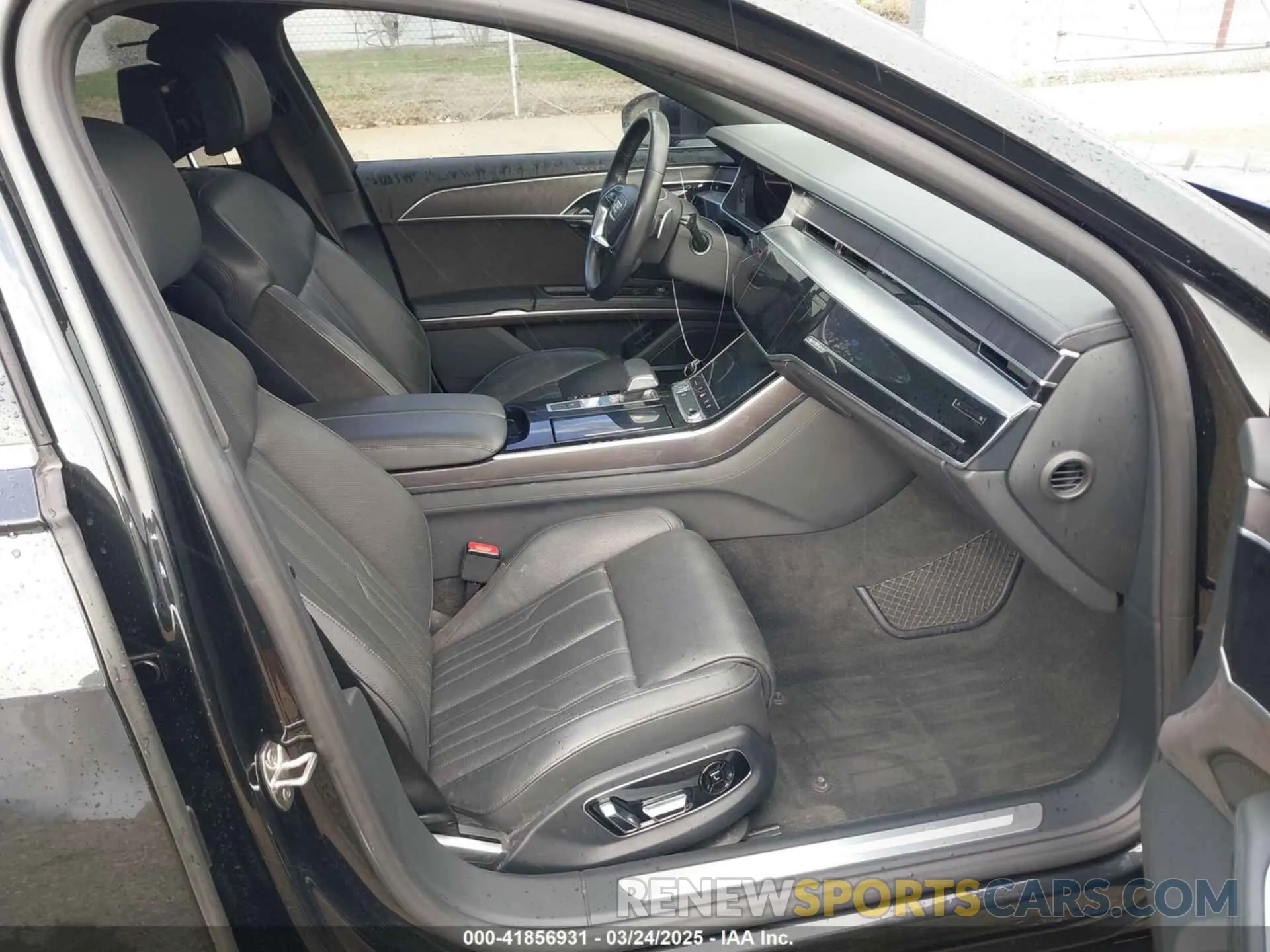 5 fotografías del automóvil dañado WAU8DAF84KN019115 AUDI A8 L 2019